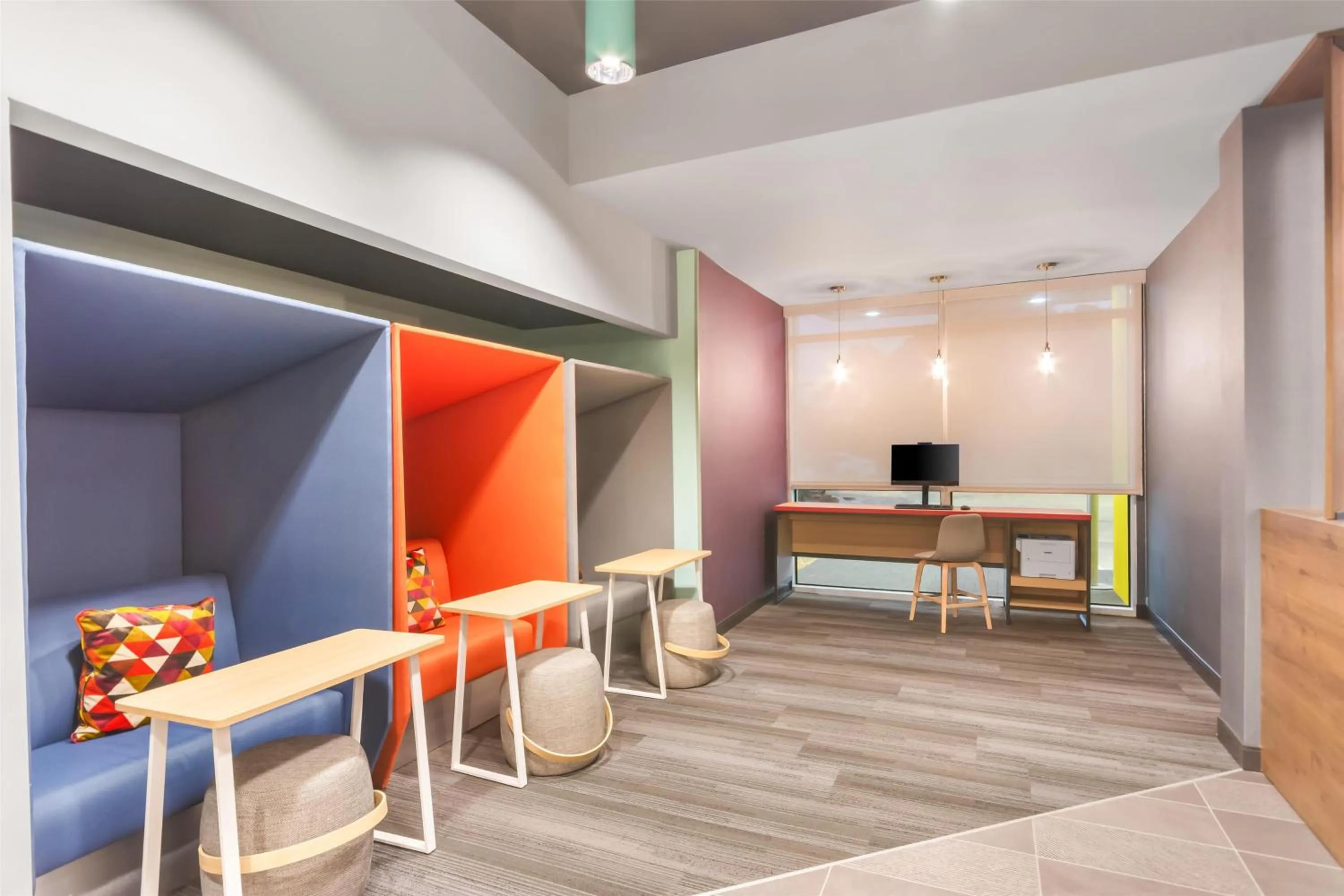 Meeting/conference room in Tru By Hilton Pensacola I-10 North Davis Highway