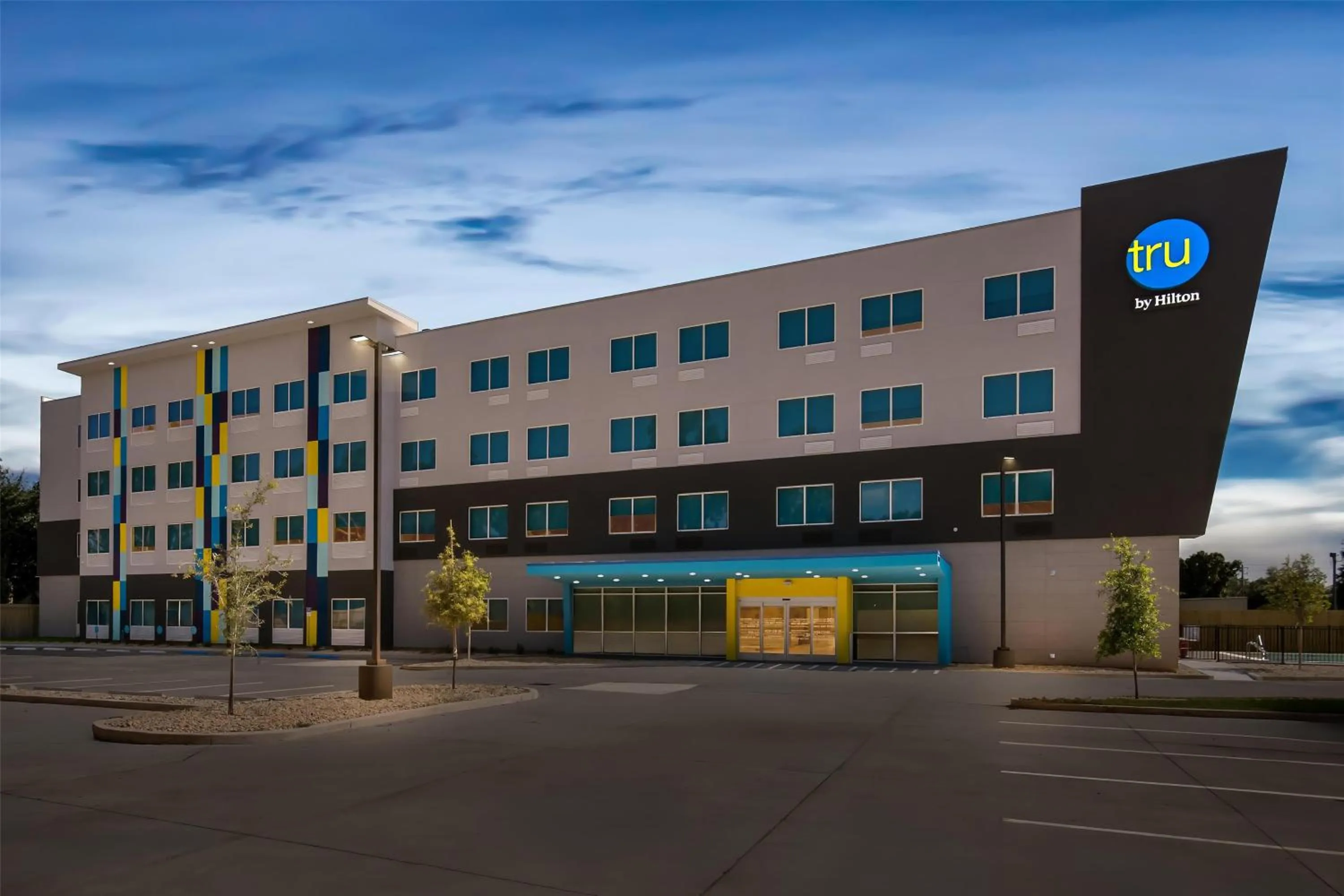 Property building in Tru By Hilton Pensacola I-10 North Davis Highway