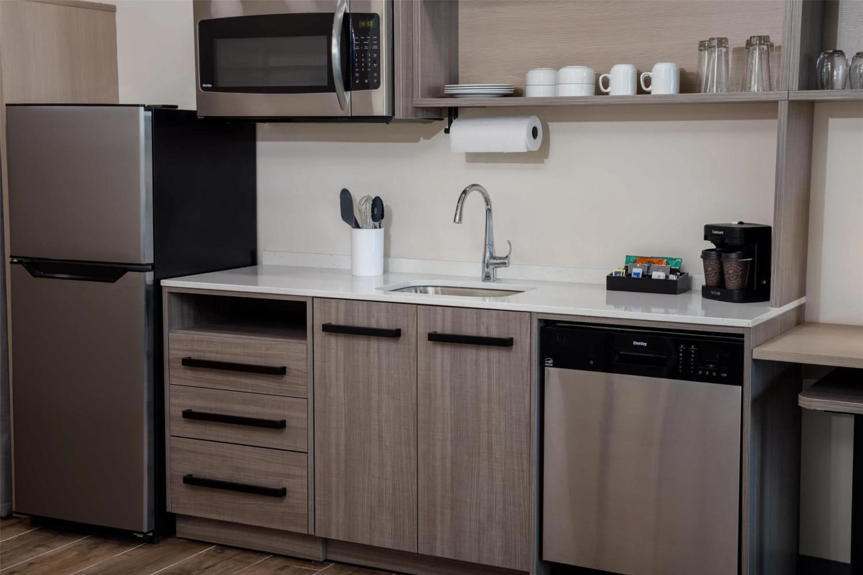 Kitchen or kitchenette in Home2 Suites By Hilton Clearwater St. Petersburg Ulmerton Rd