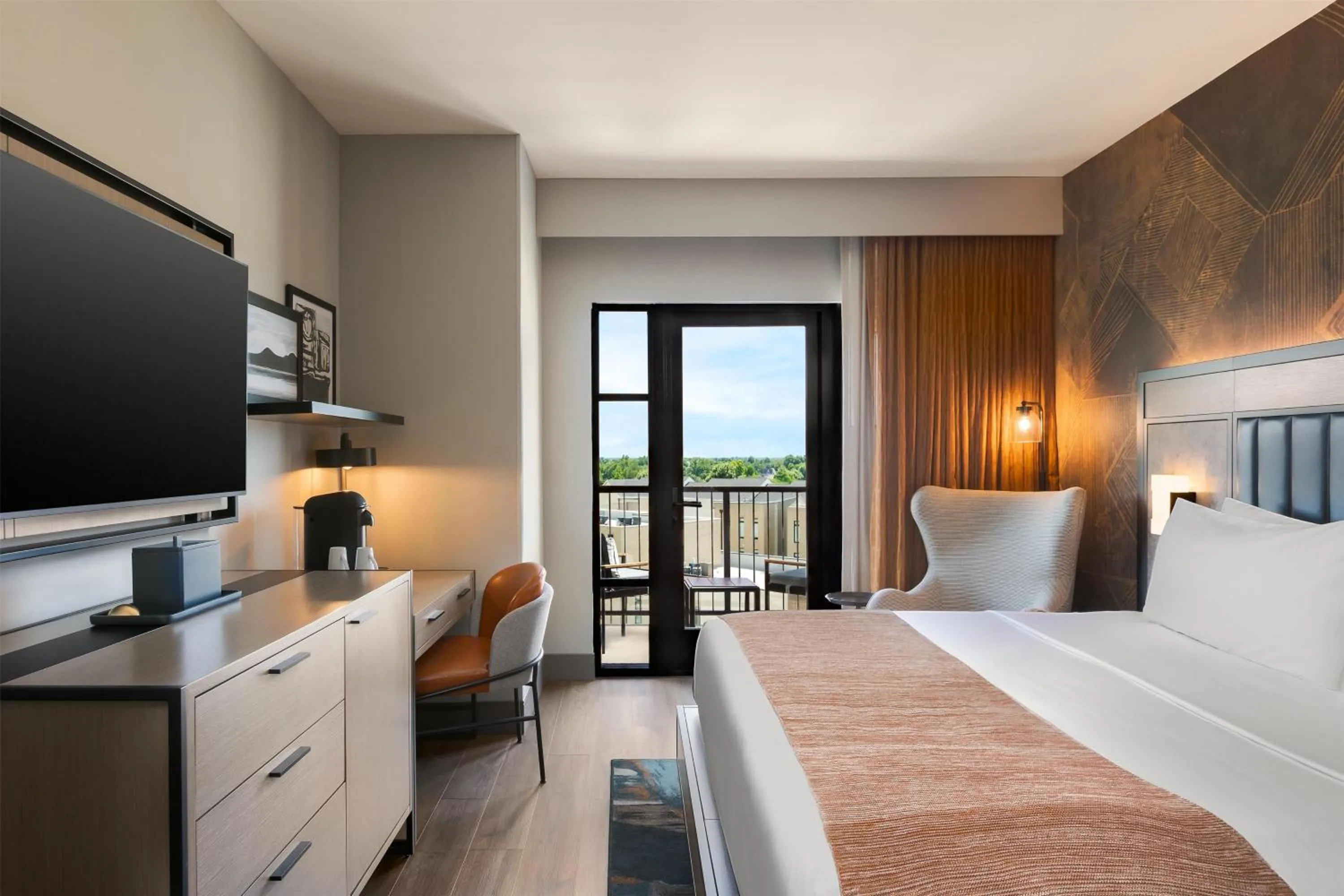 Bed in Hotel Avail Rogers, Tapestry Collection By Hilton