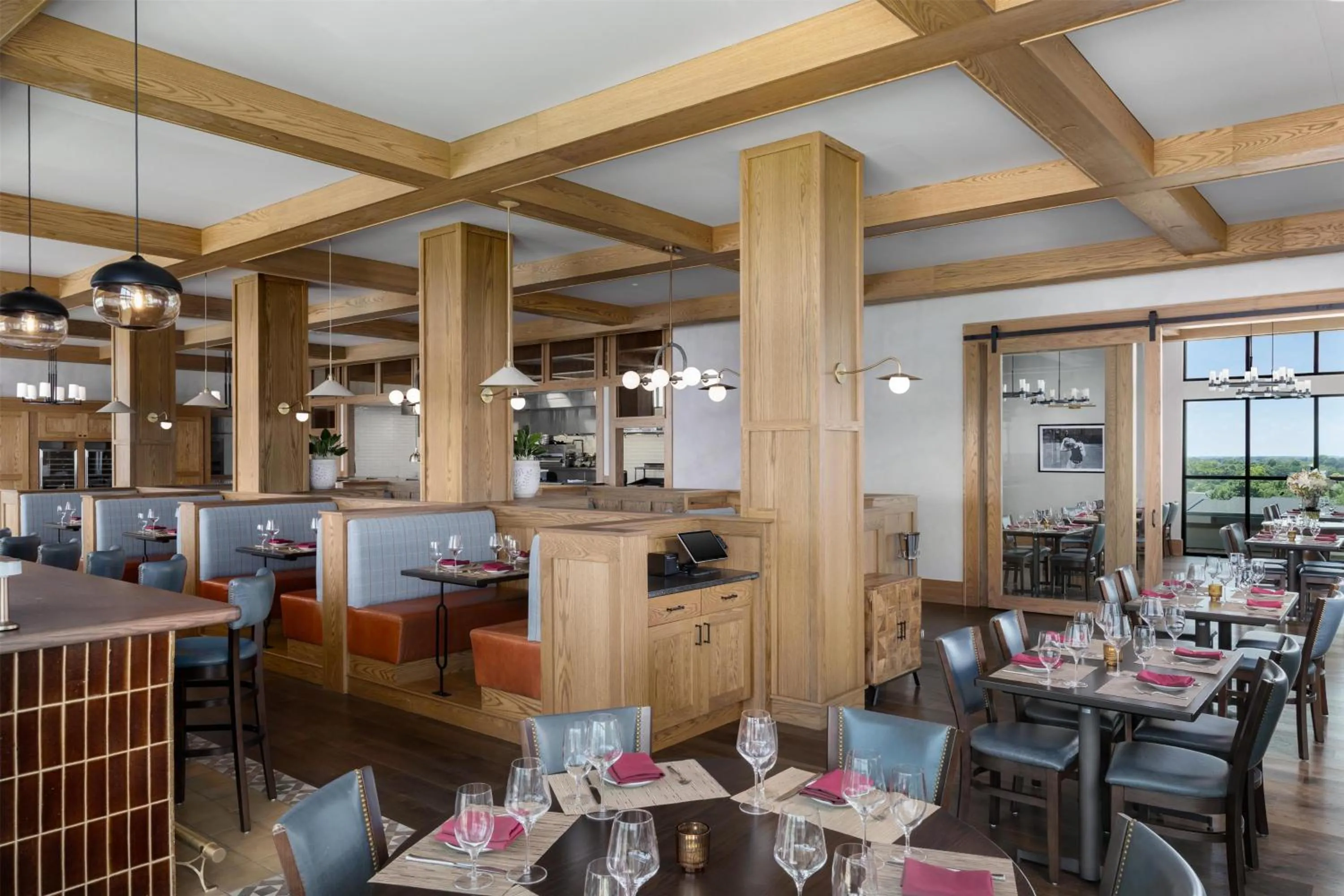 Restaurant/places to eat in Hotel Avail Rogers, Tapestry Collection By Hilton