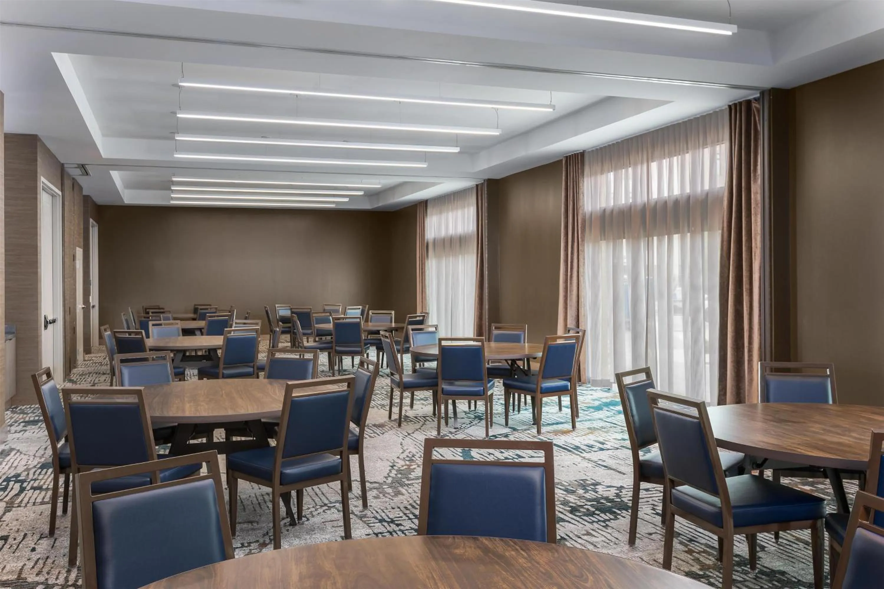 Meeting/conference room in Hotel Avail Rogers, Tapestry Collection By Hilton