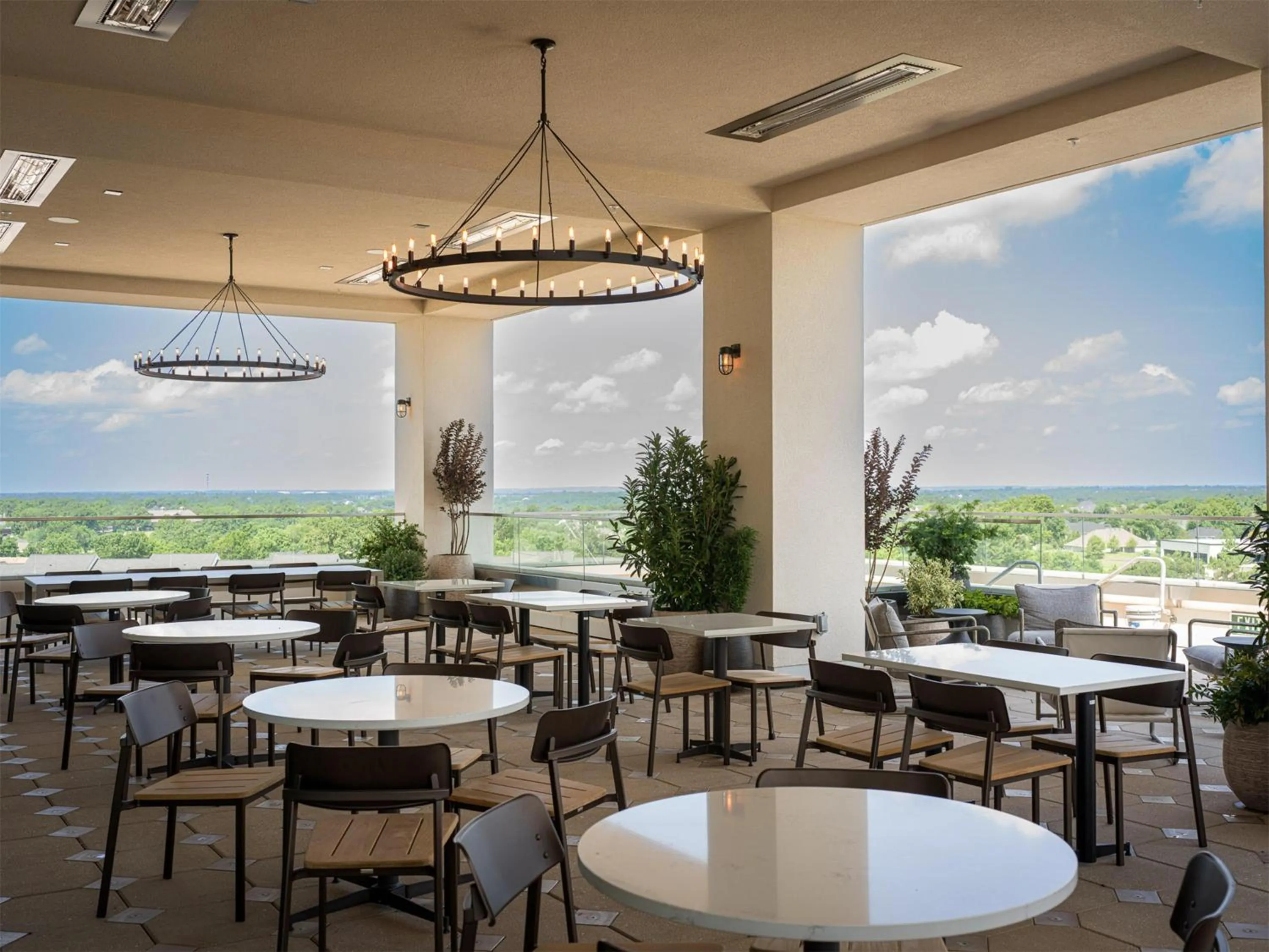 Restaurant/places to eat in Hotel Avail Rogers, Tapestry Collection By Hilton