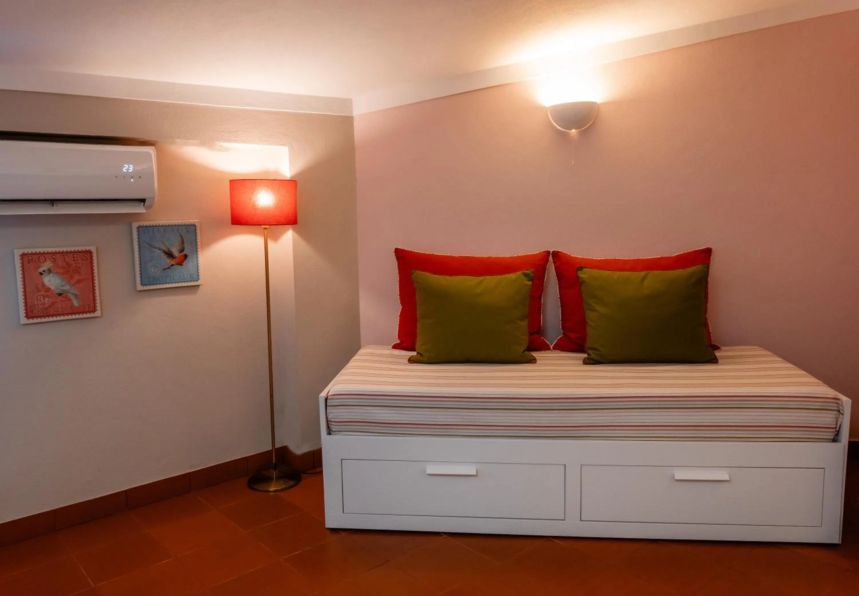 Bedroom, Bed in Casal da Viúva