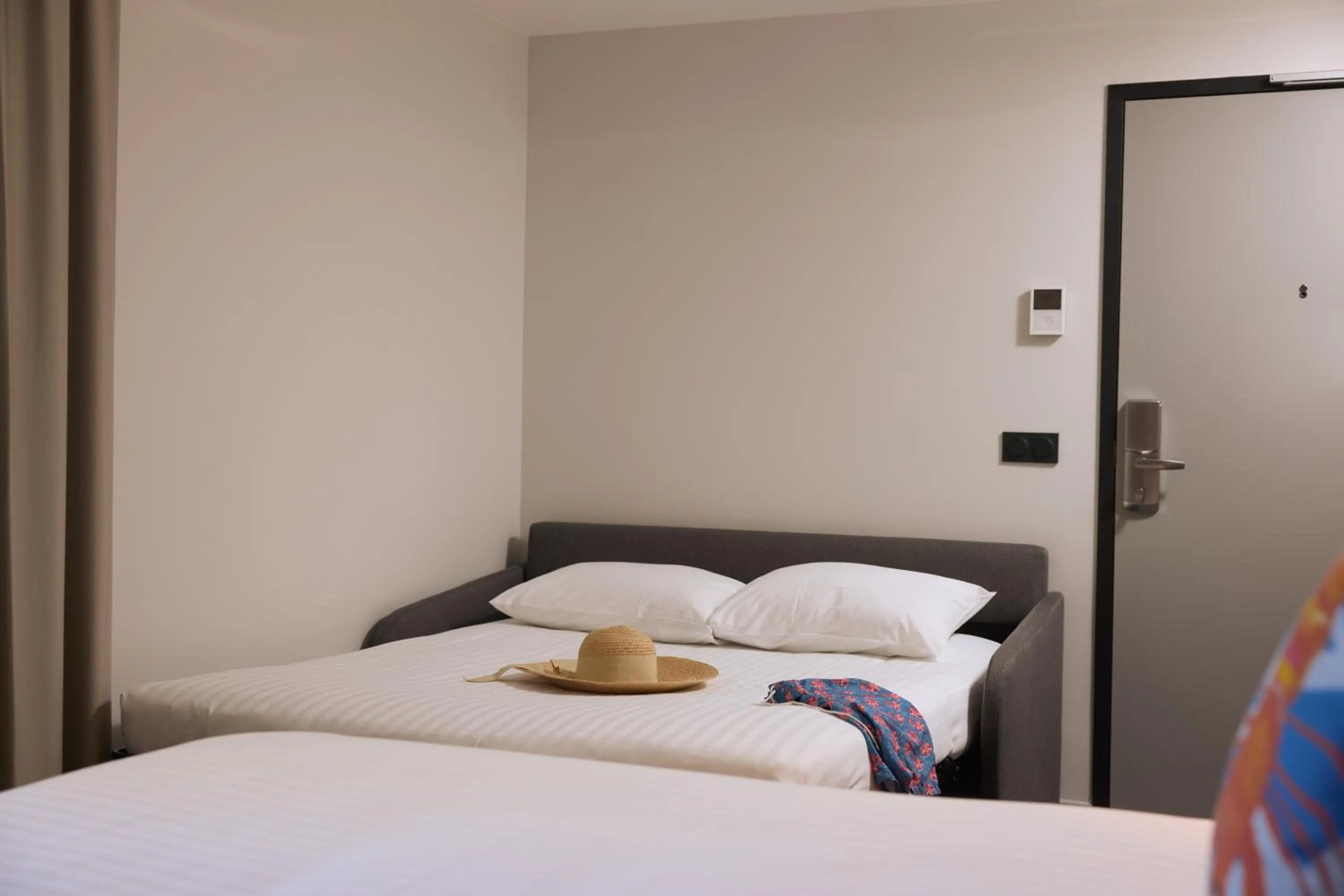 Bedroom, Bed in Moxy Nice