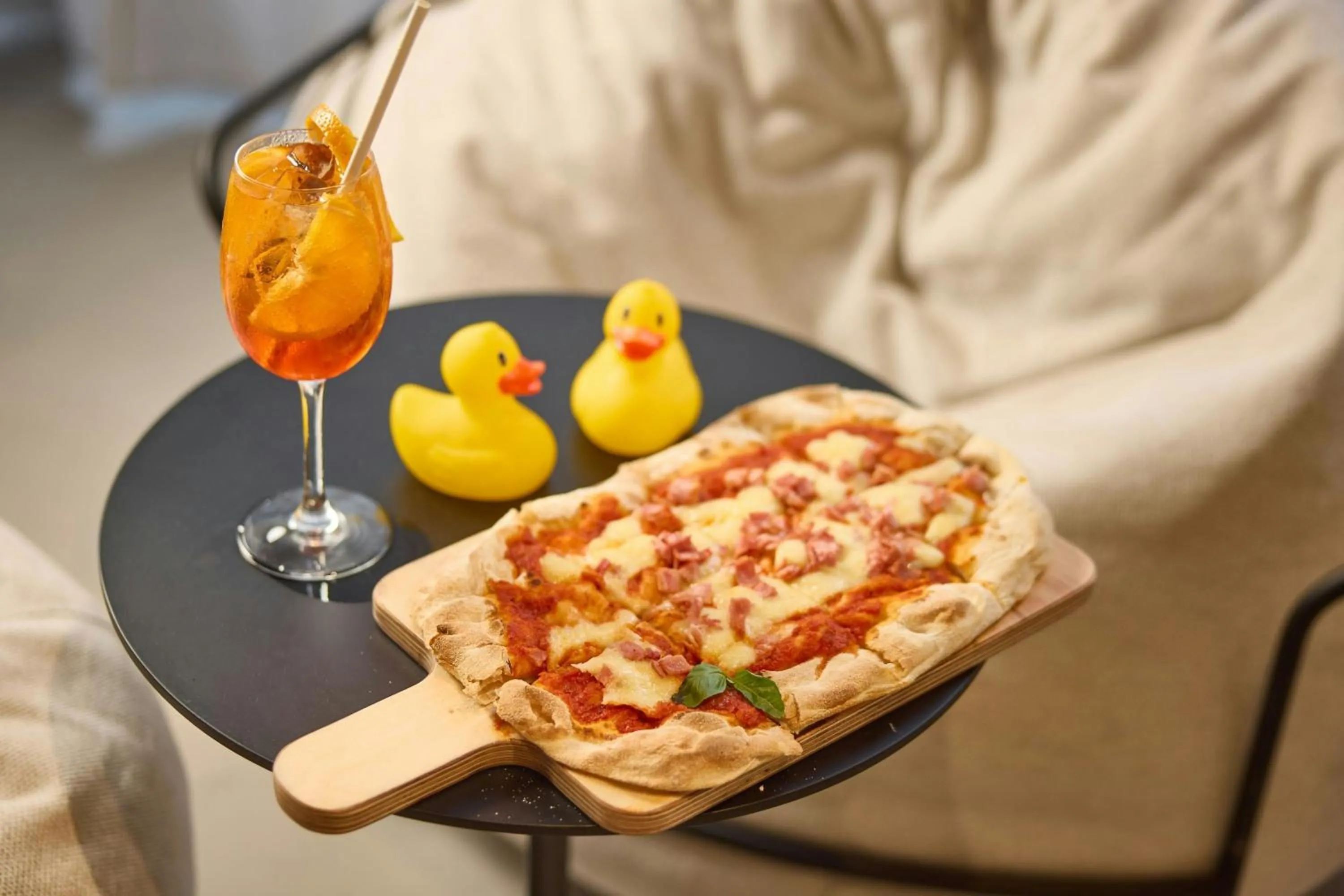 Restaurant/places to eat in Moxy Nice