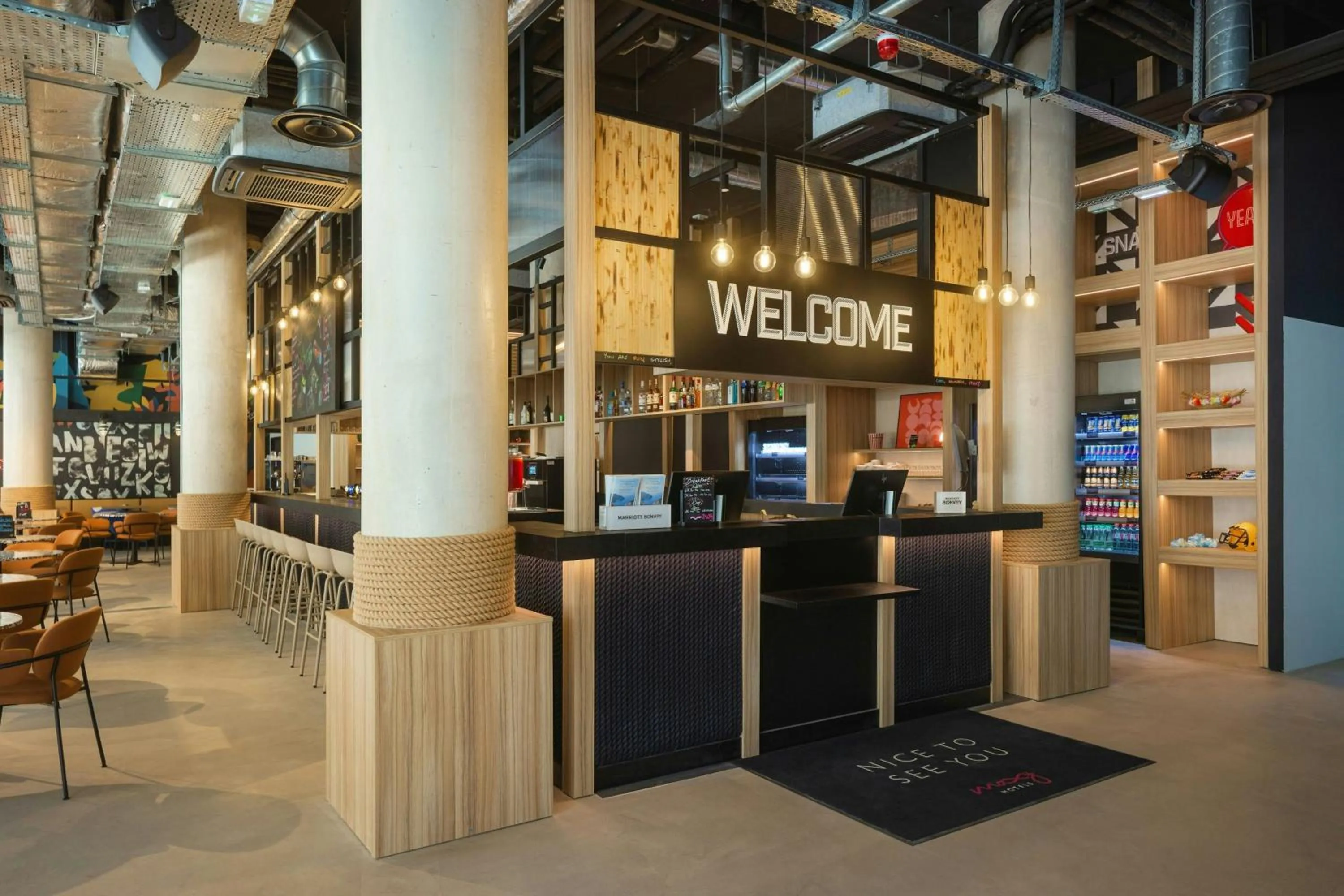 Restaurant/places to eat in Moxy Nice