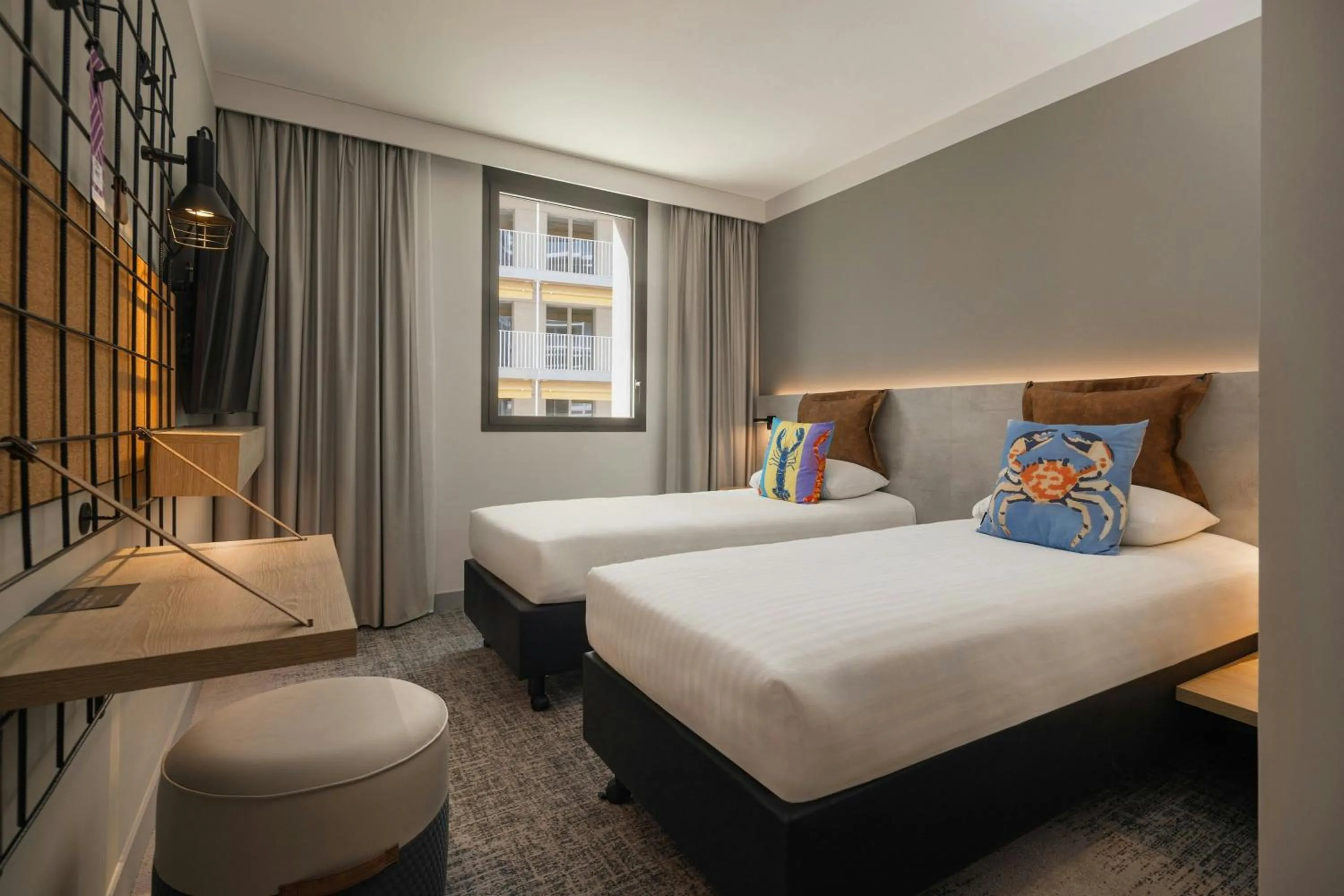 Photo of the whole room, Bed in Moxy Nice