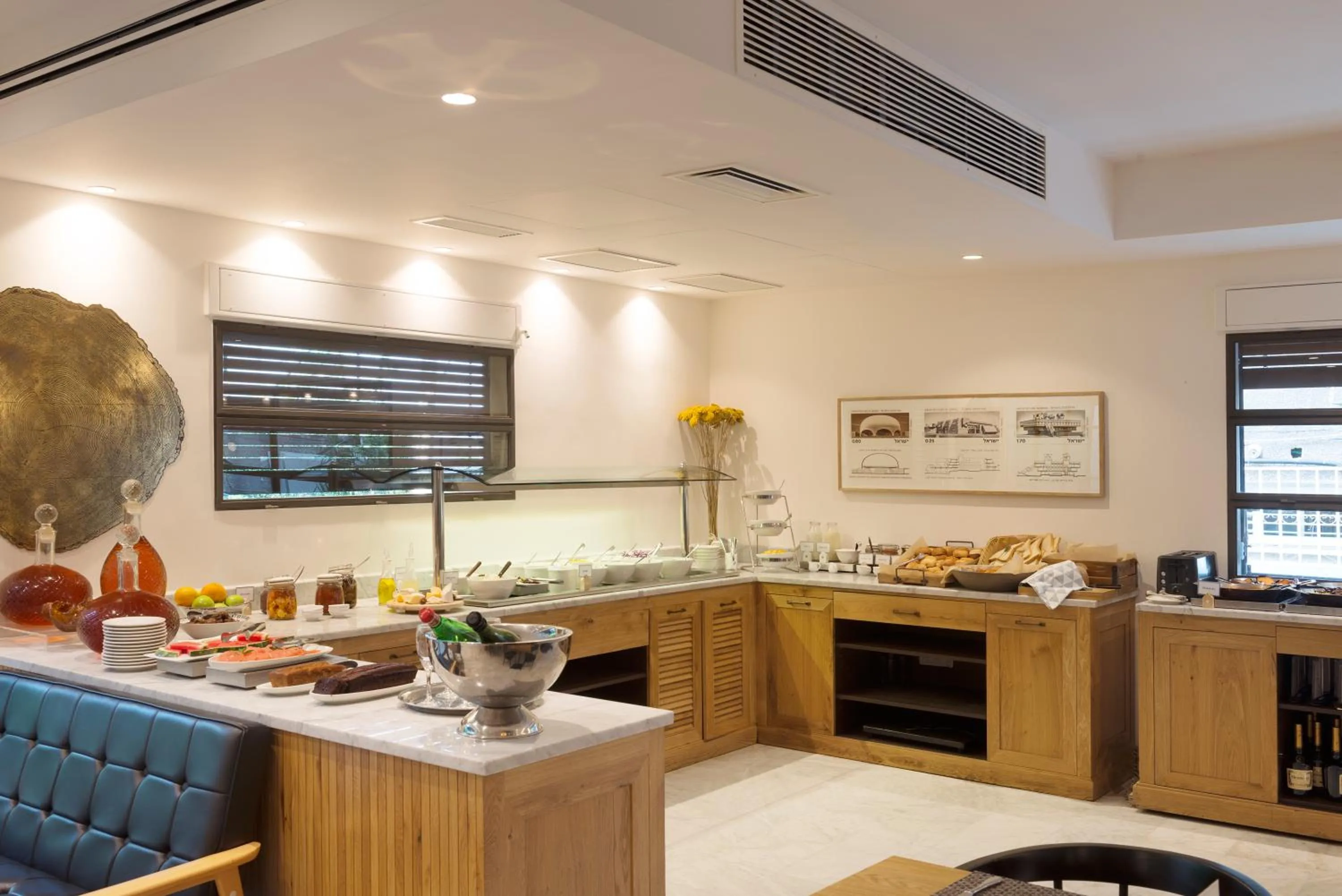 Restaurant/places to eat in Lily & Bloom Boutique Hotel