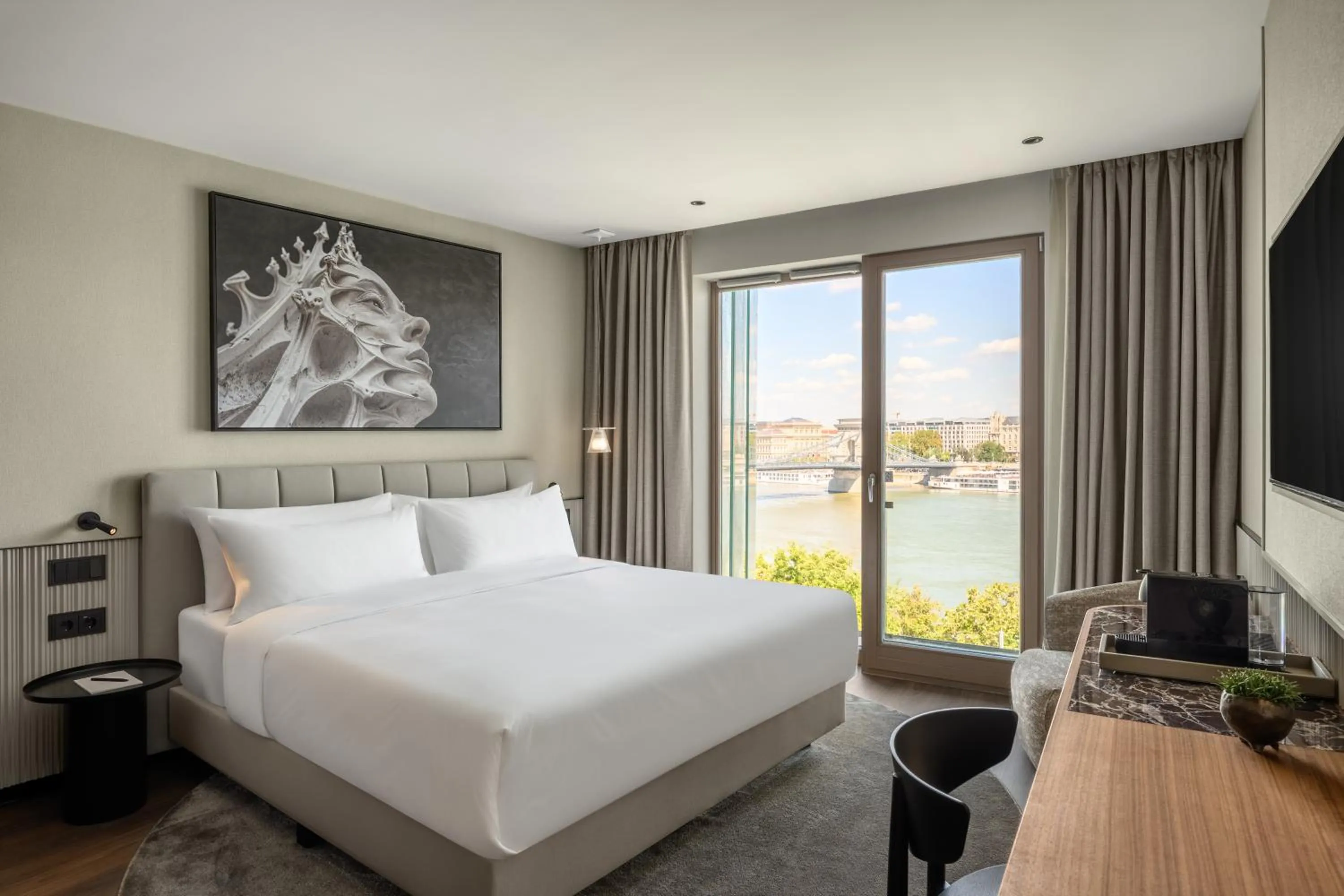 Bed in Leon Hotel & Lounge Budapest