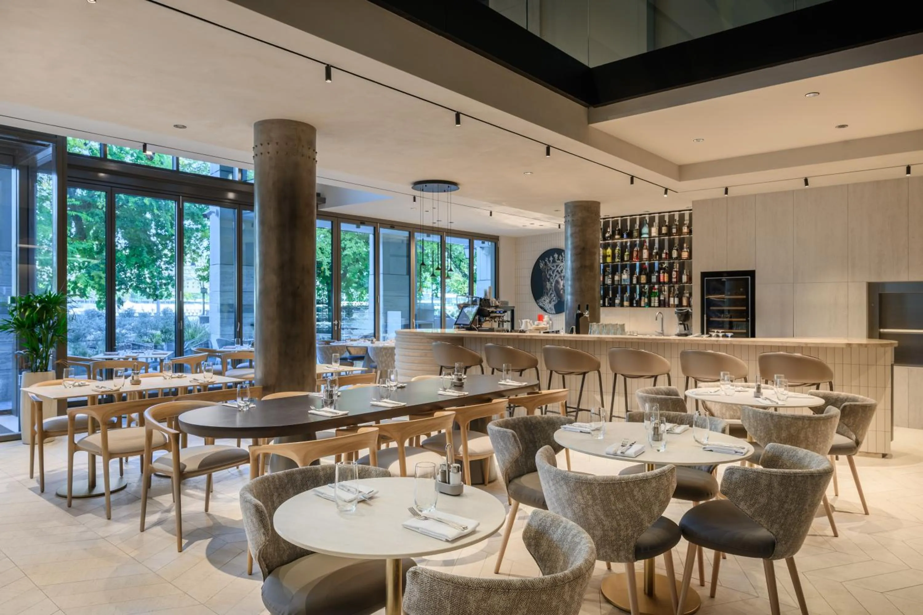 Restaurant/places to eat in Leon Hotel & Lounge Budapest