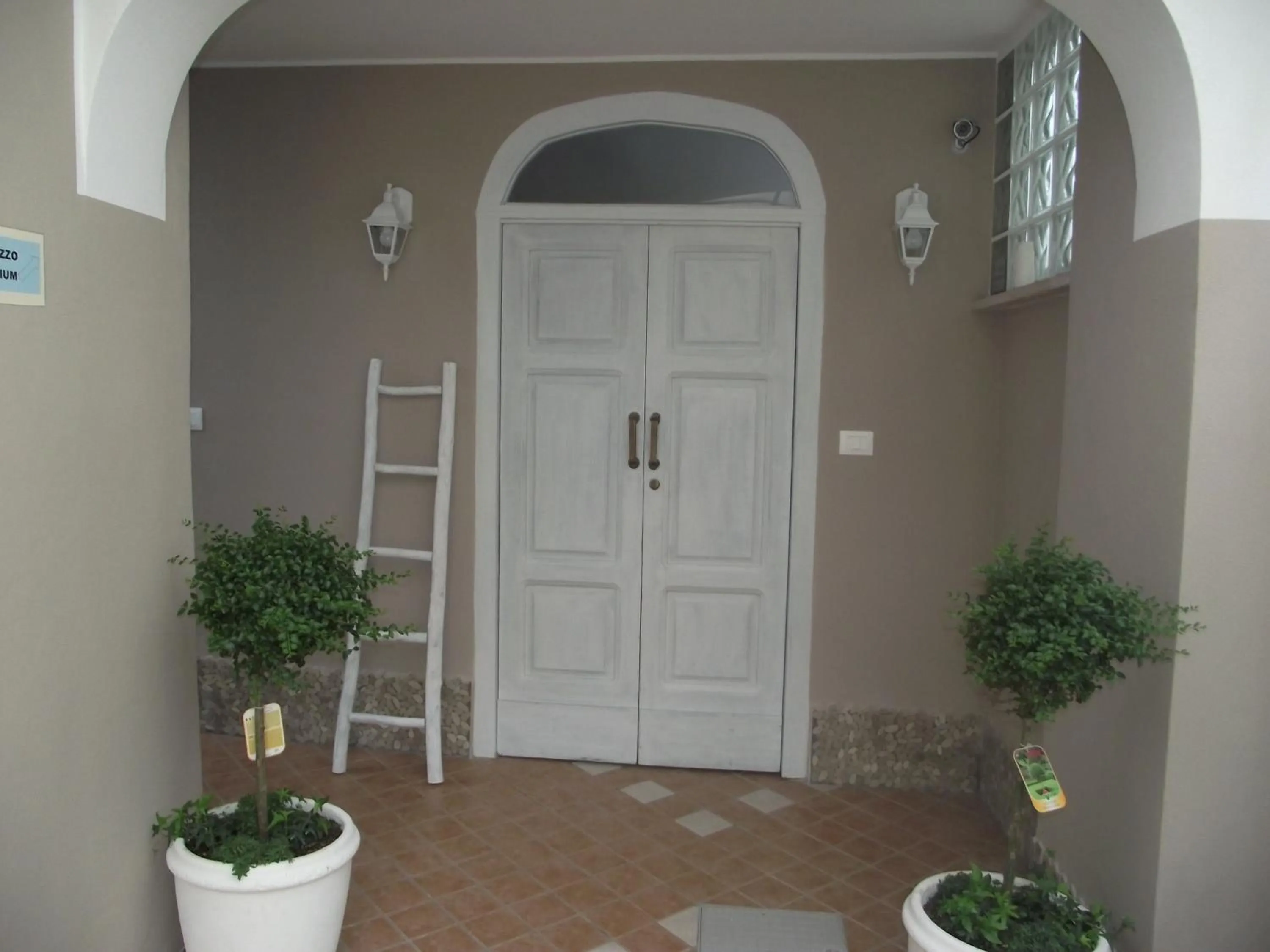Facade/entrance in Mediterranea Sea House