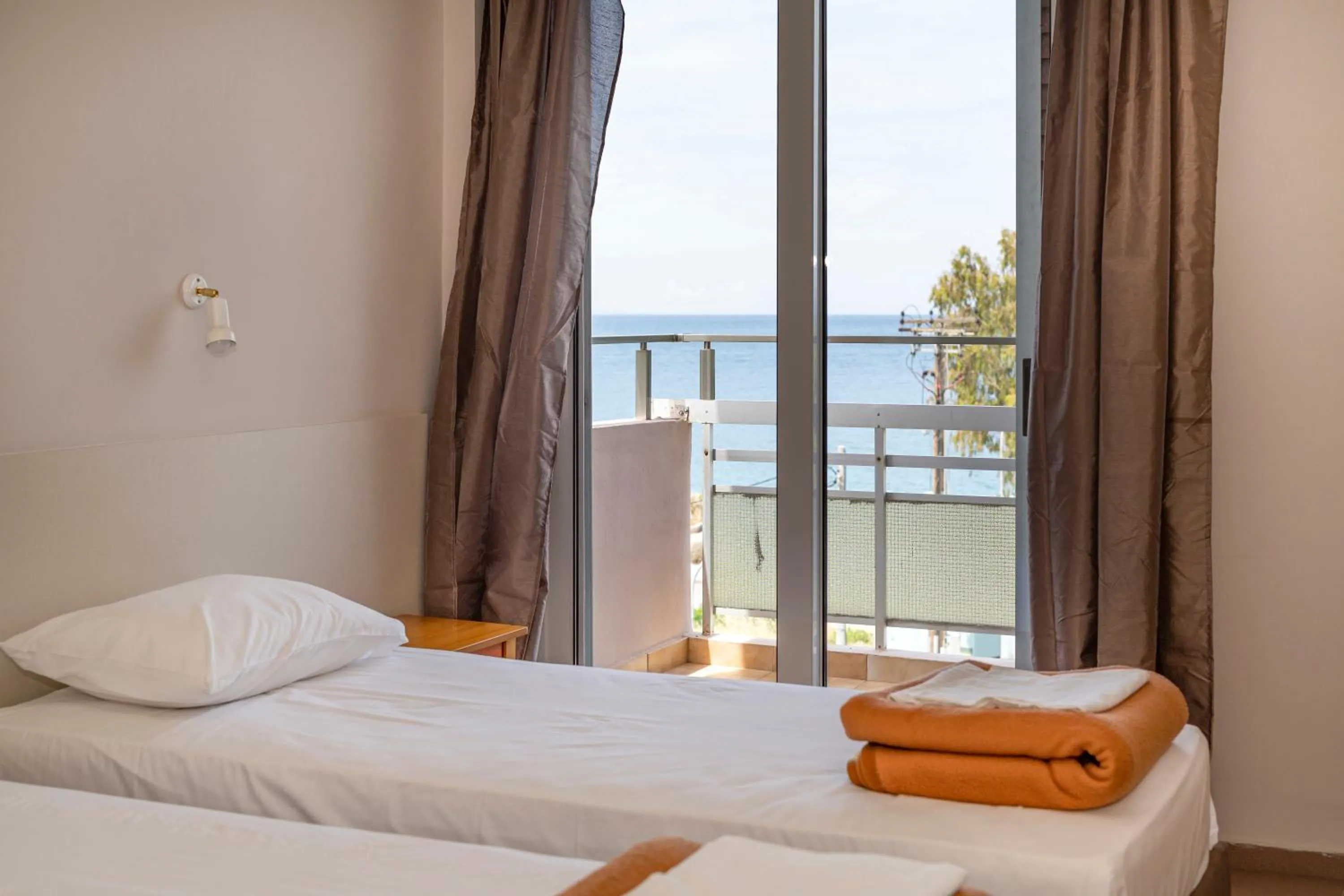 Bedroom, Bed in Delfini Hotel