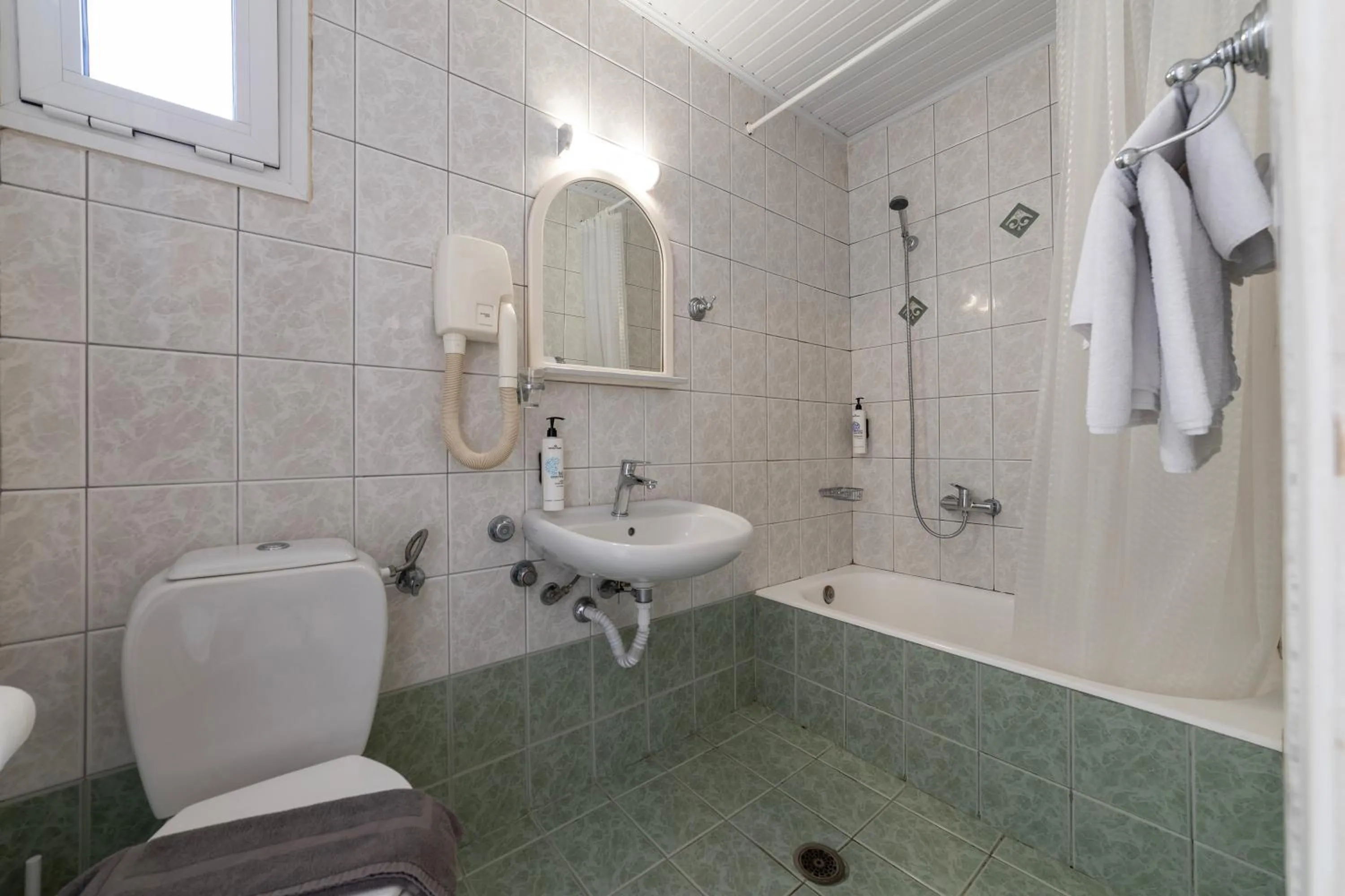 Toilet in Delfini Hotel