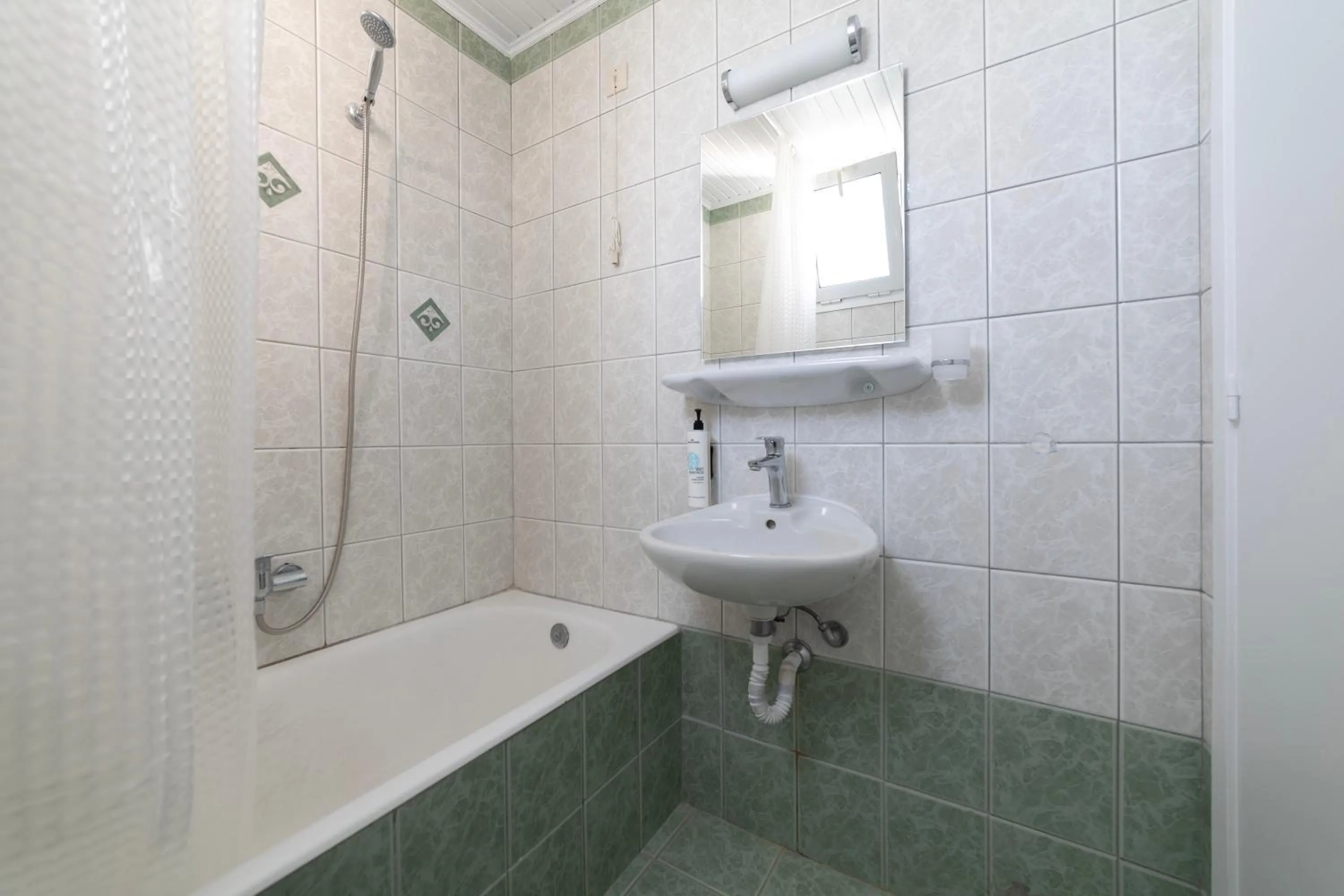 Toilet in Delfini Hotel