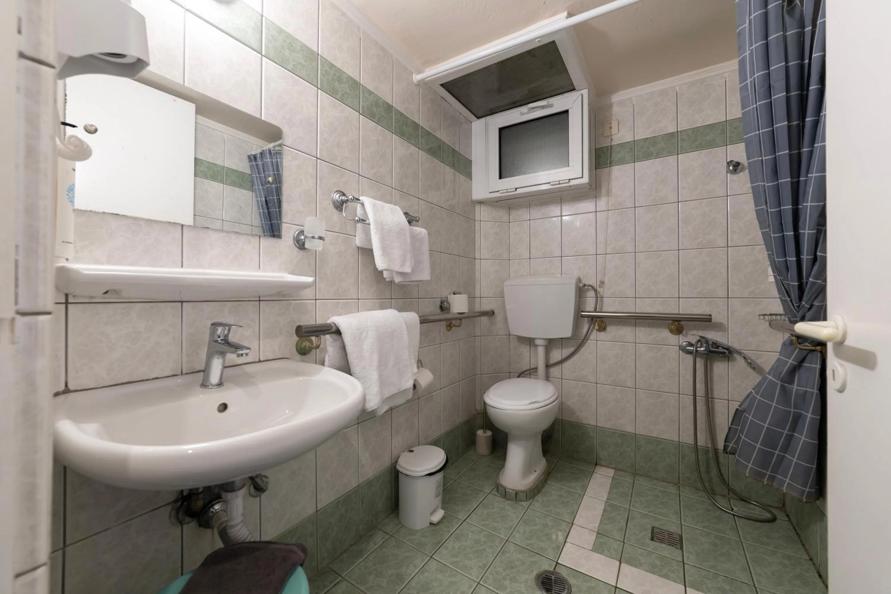 Shower in Delfini Hotel