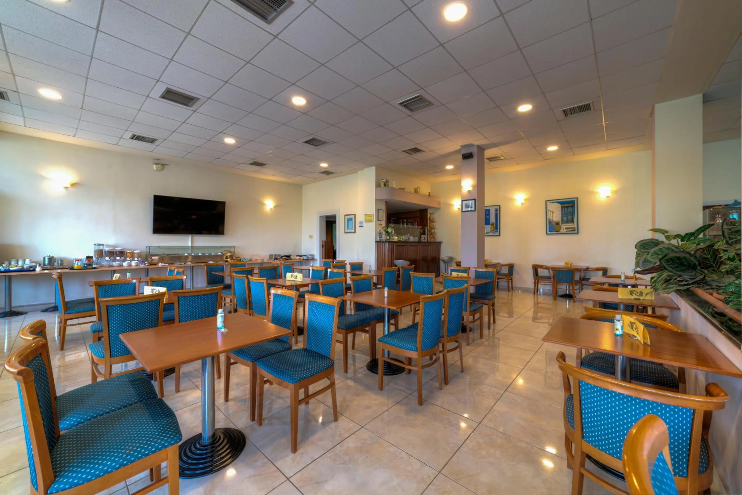 Restaurant/places to eat in Delfini Hotel