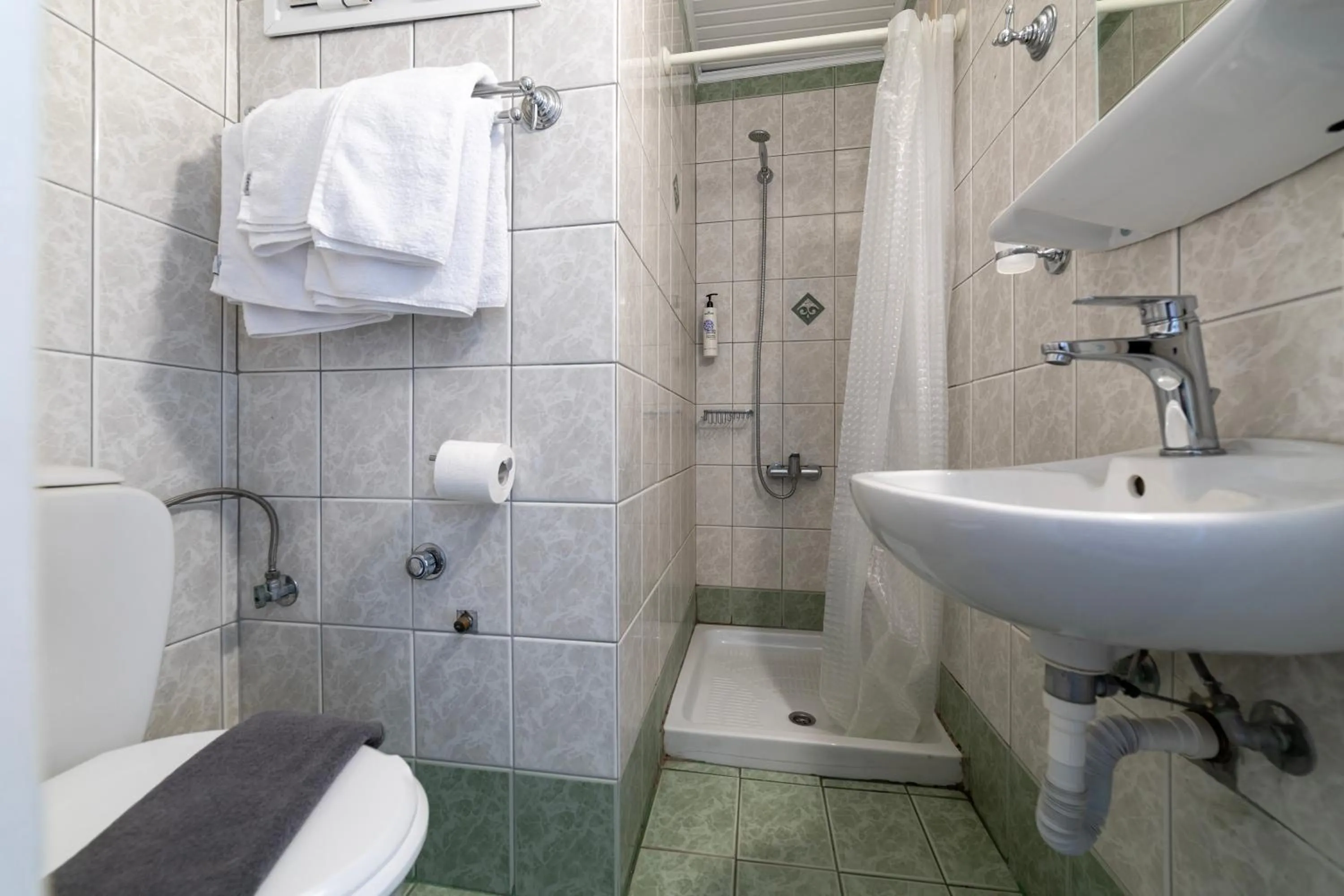 Shower in Delfini Hotel