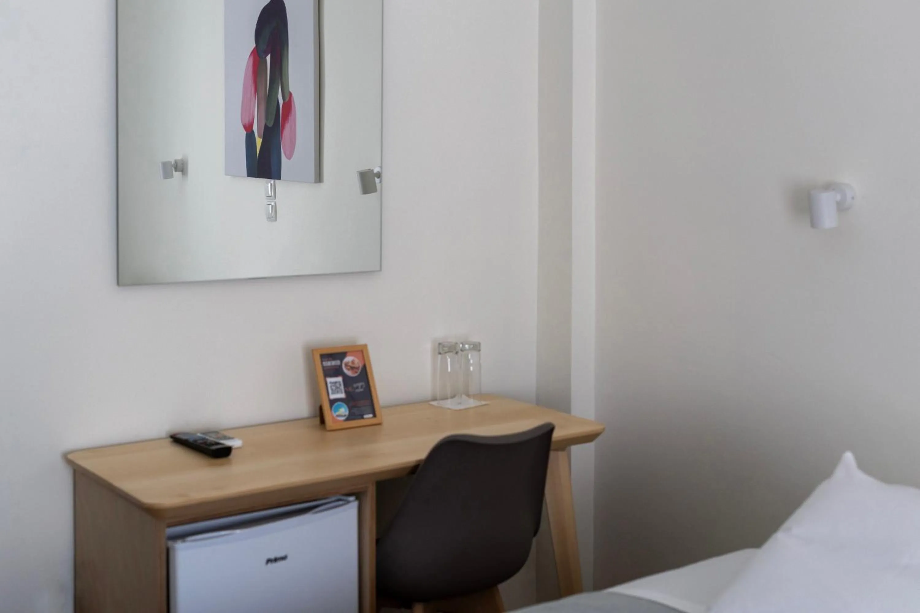 Bedroom, Bed in Delfini Hotel