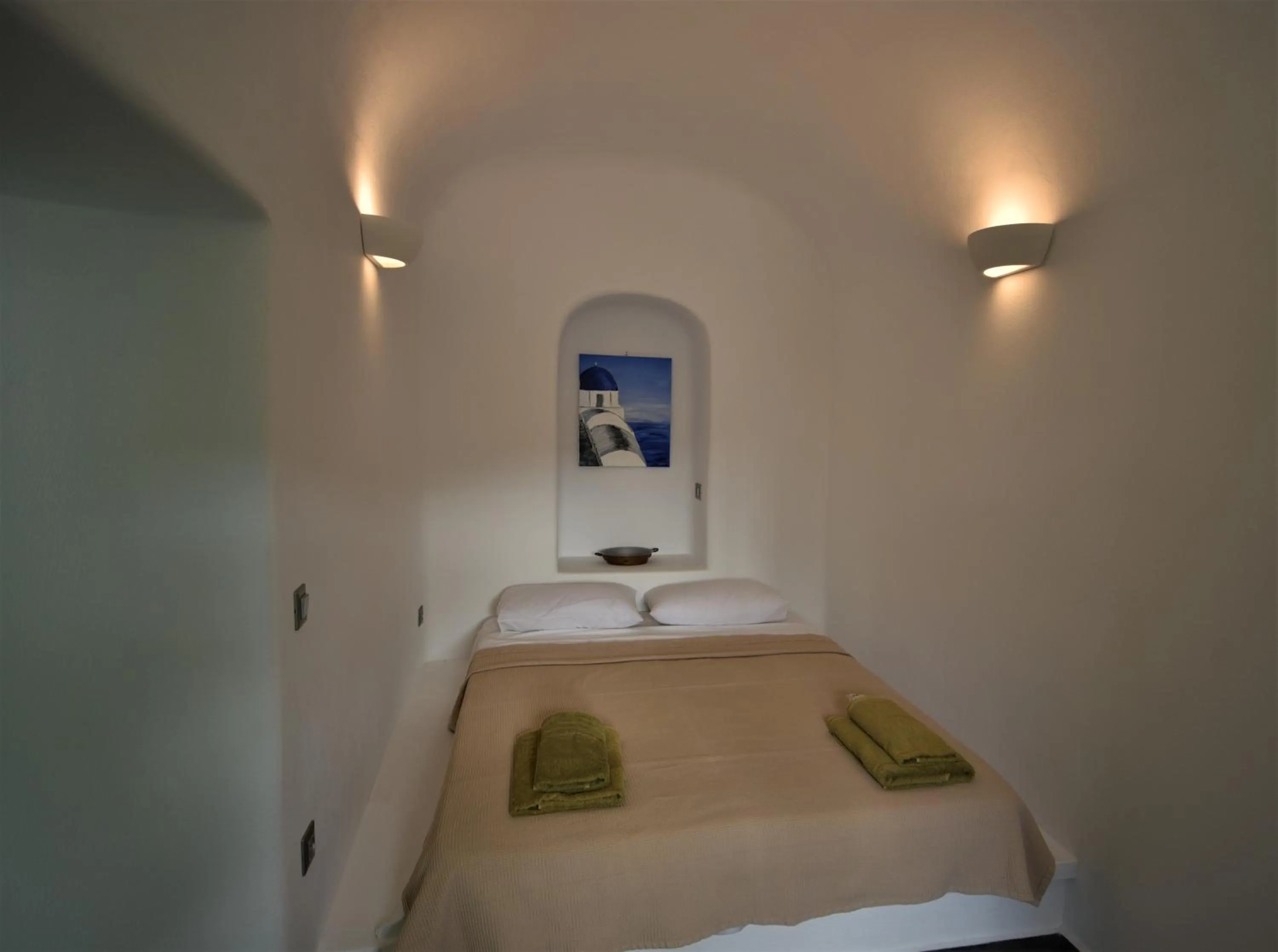 Bedroom, Bed in Morning Star Traditional Houses