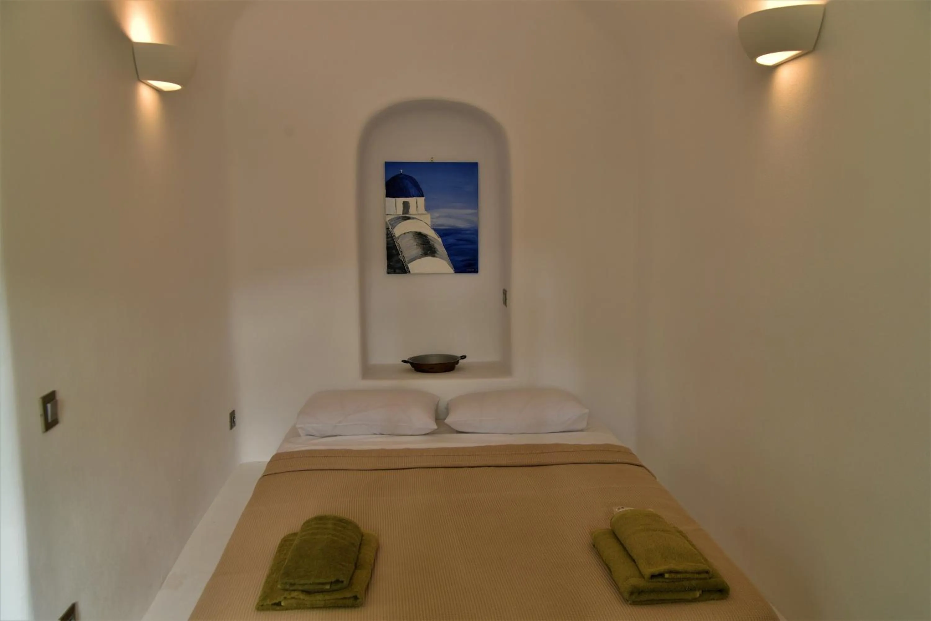 Bedroom, Bed in Morning Star Traditional Houses