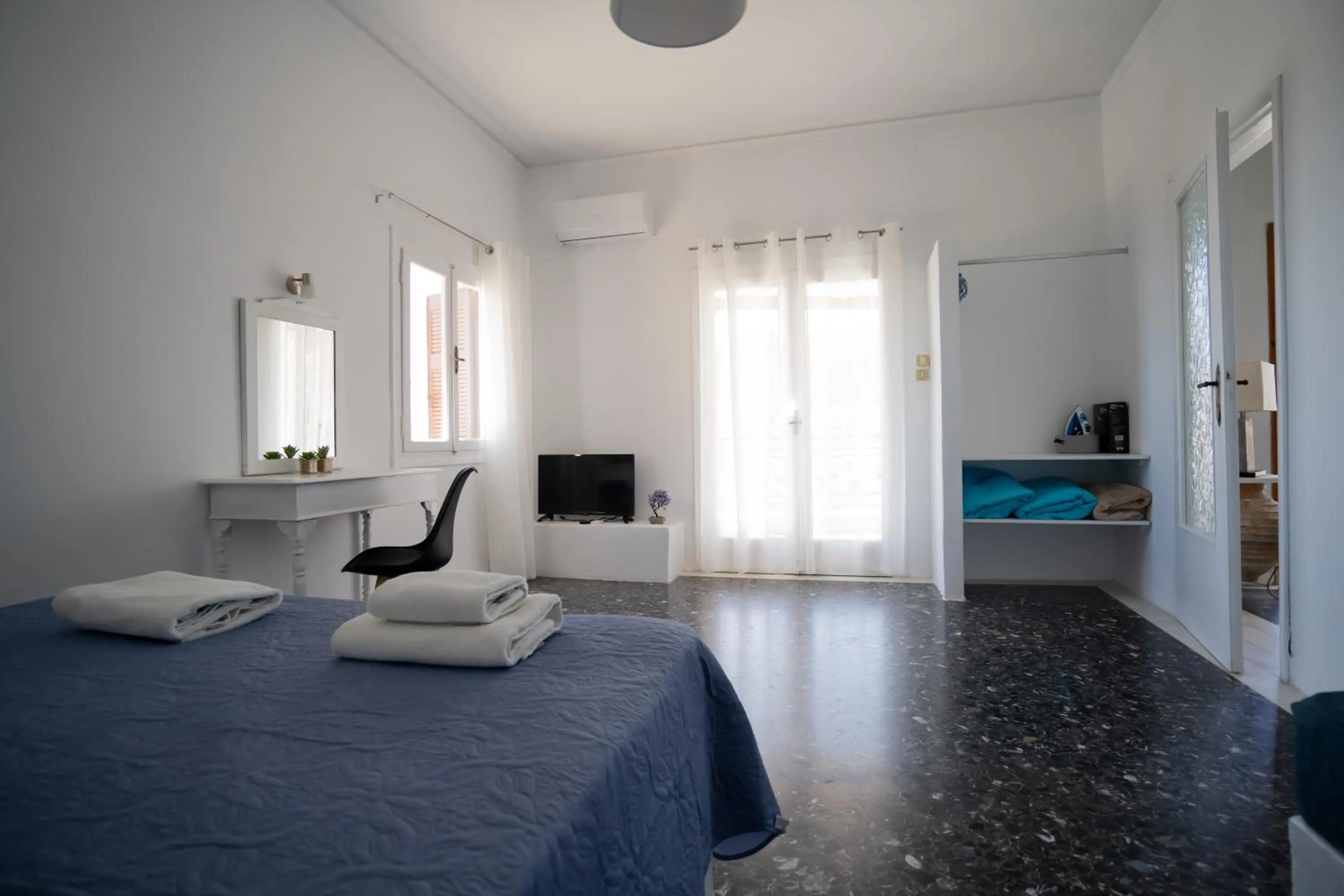 Bedroom, Bed in Morning Star Traditional Houses