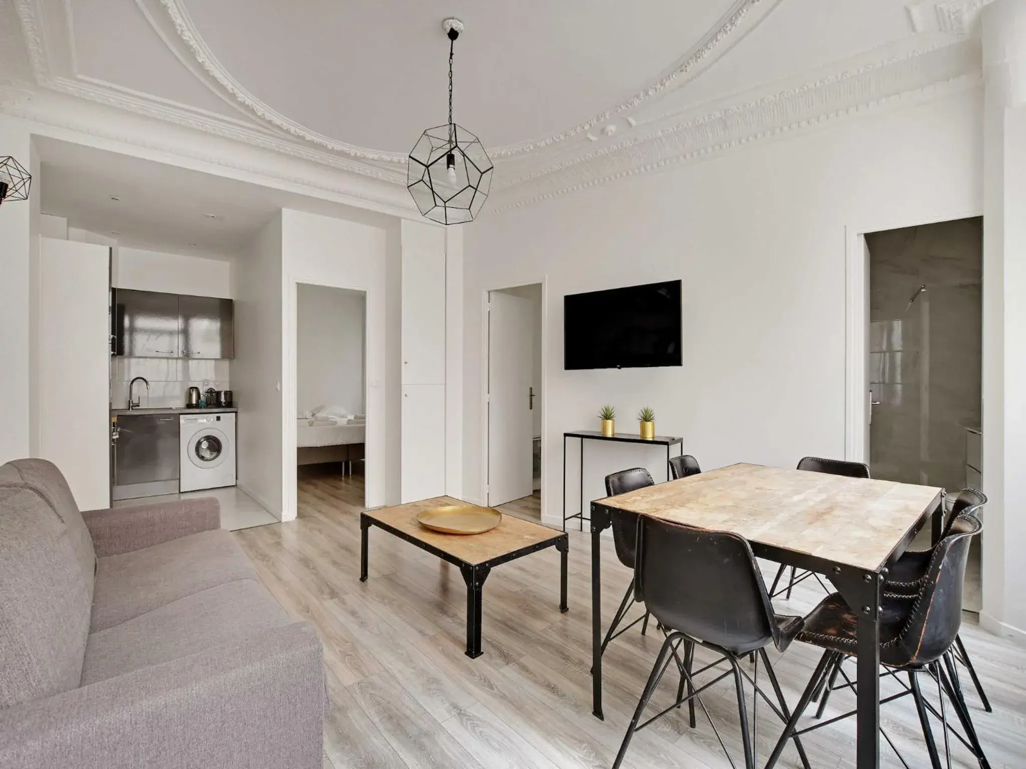 Property building in Magnificent apartment - 2BR 6P - Rochechouart Property building in Magnificent apartment - 2BR 6P - Rochechouart