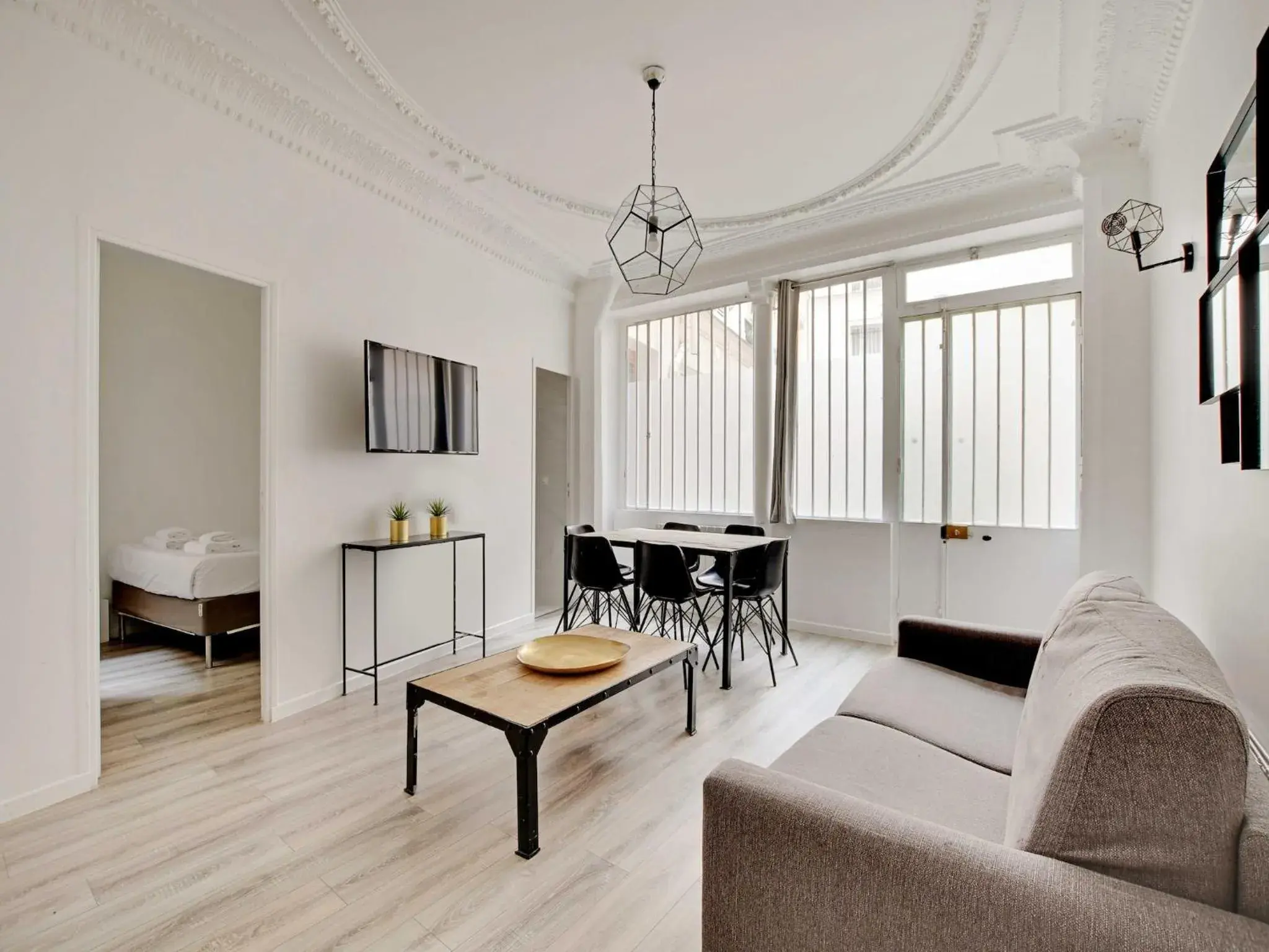 Property building in Magnificent apartment - 2BR 6P - Rochechouart Property building in Magnificent apartment - 2BR 6P - Rochechouart