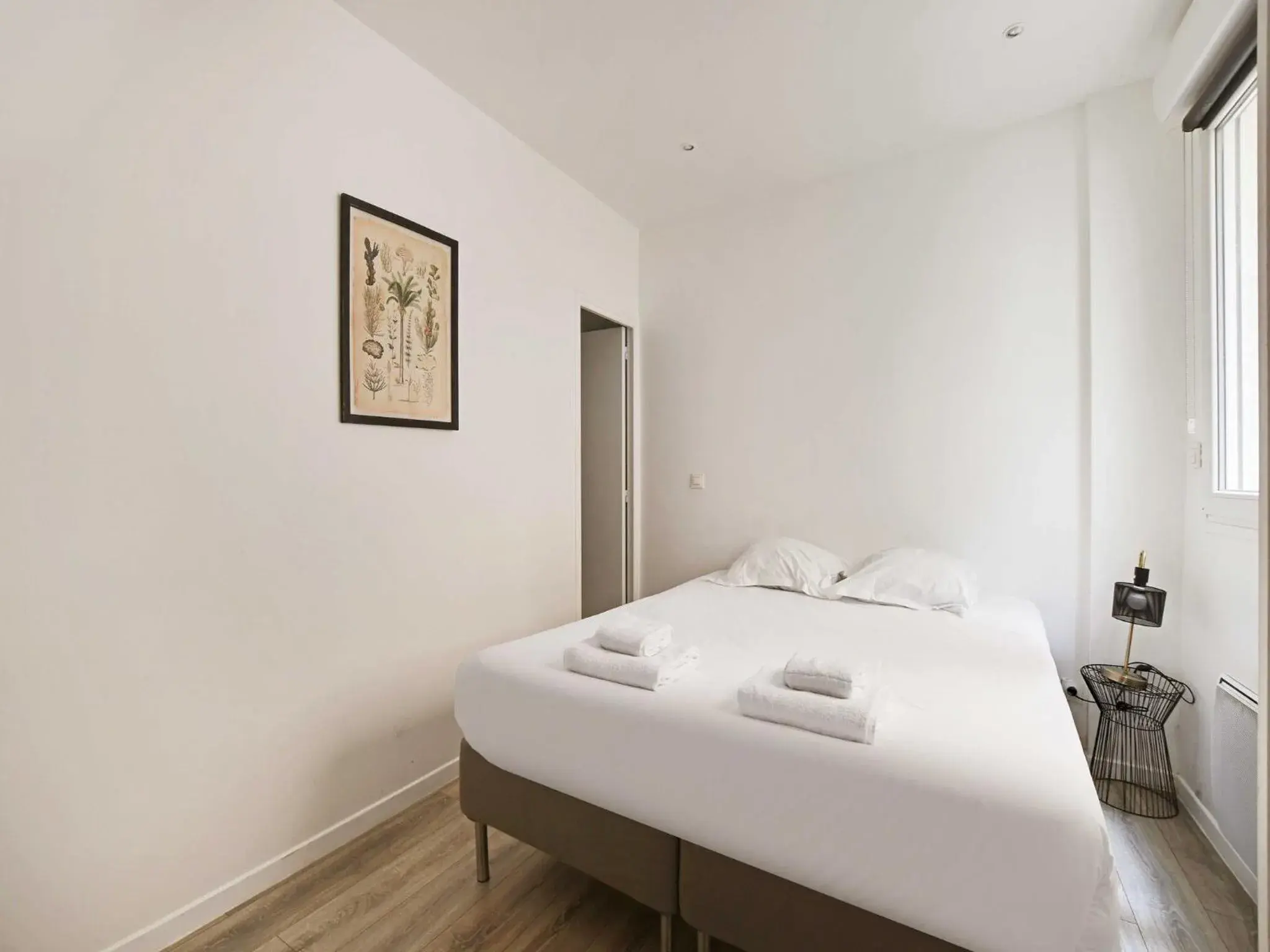 Property building, Bed in Magnificent apartment - 2BR 6P - Rochechouart Property building, Bed in Magnificent apartment - 2BR 6P - Rochechouart