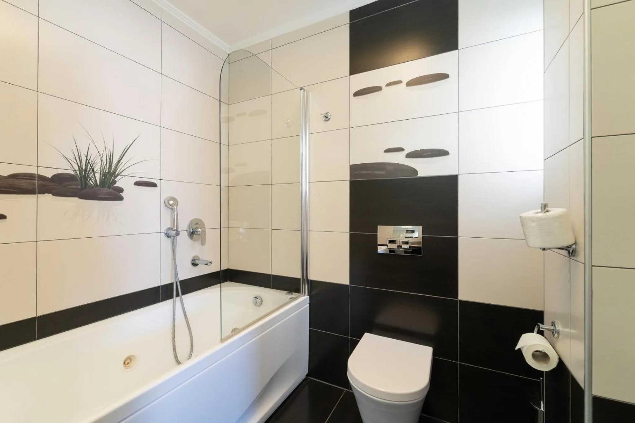 Hot Tub in Niriides Luxury Villas