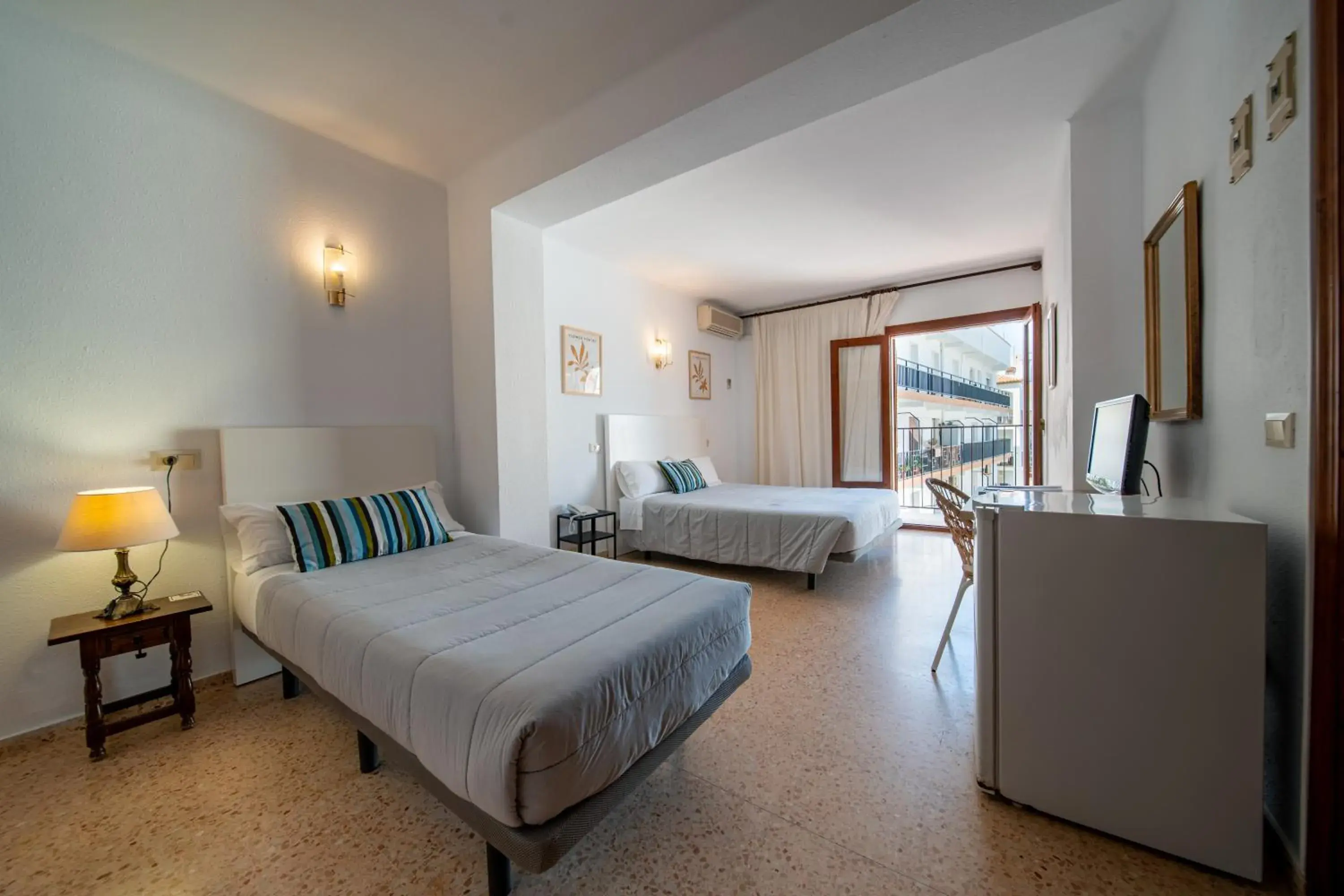 Triple Room in Hotel Buigues Triple Room in Hotel Buigues