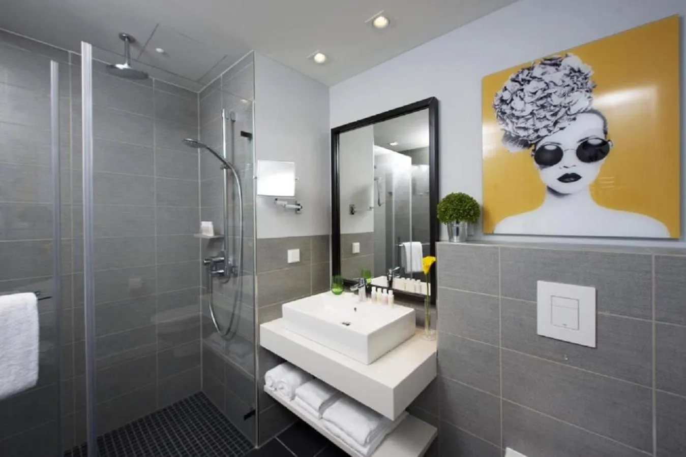 Bathroom in Capri by Fraser, Frankfurt