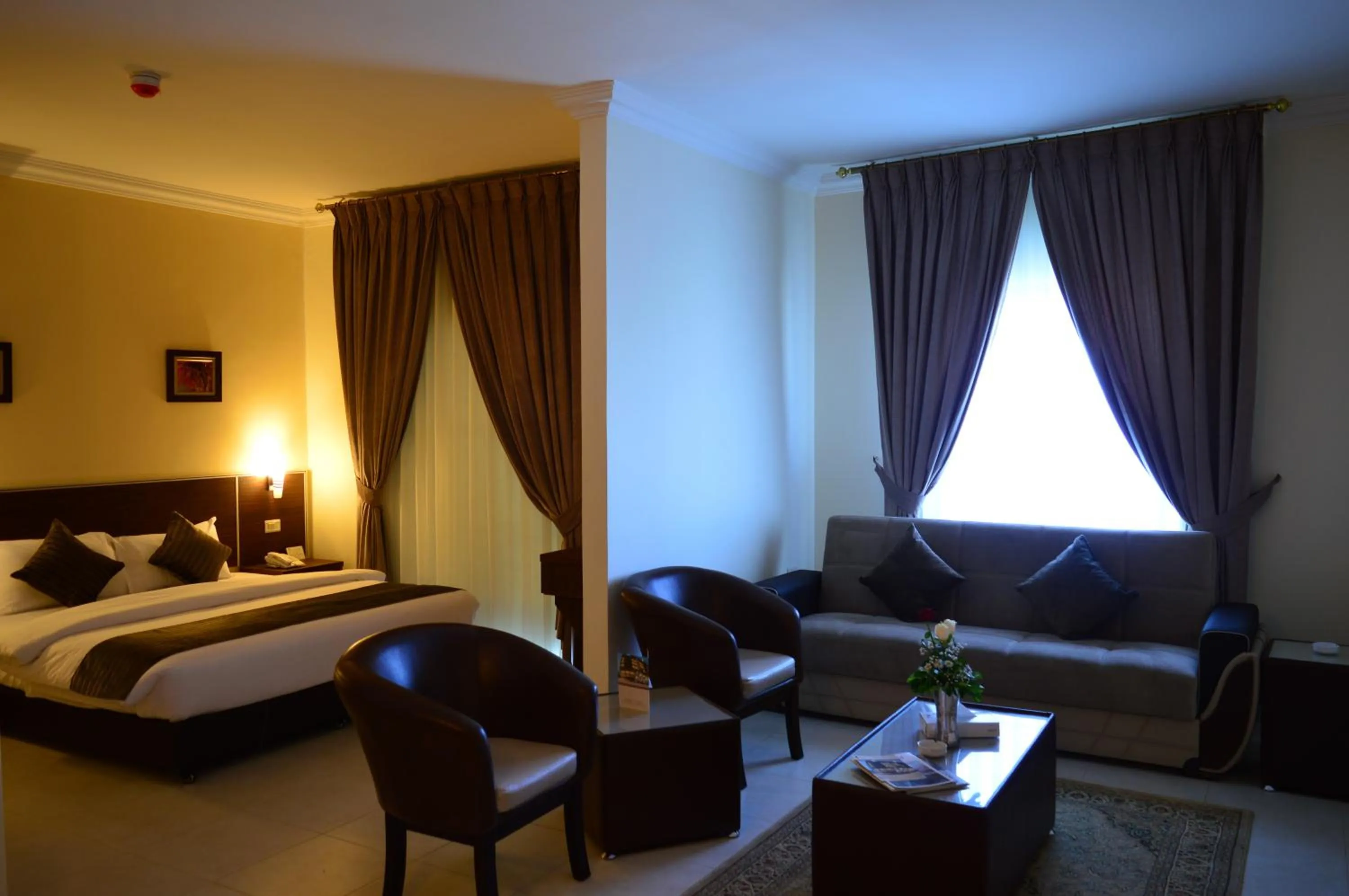 Living room, Bed in Ream Hotel Amman