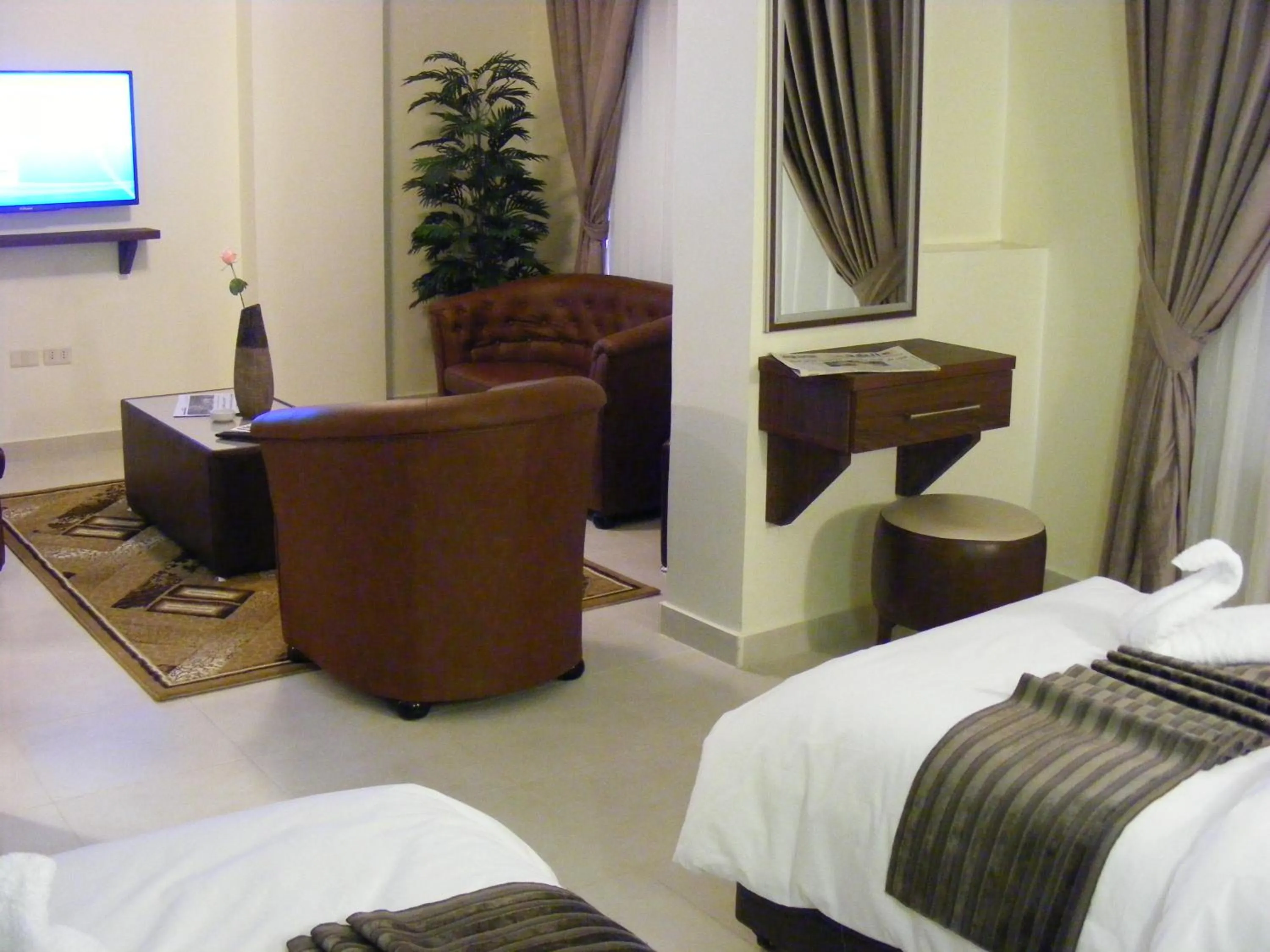 Seating area, Bed in Ream Hotel Amman