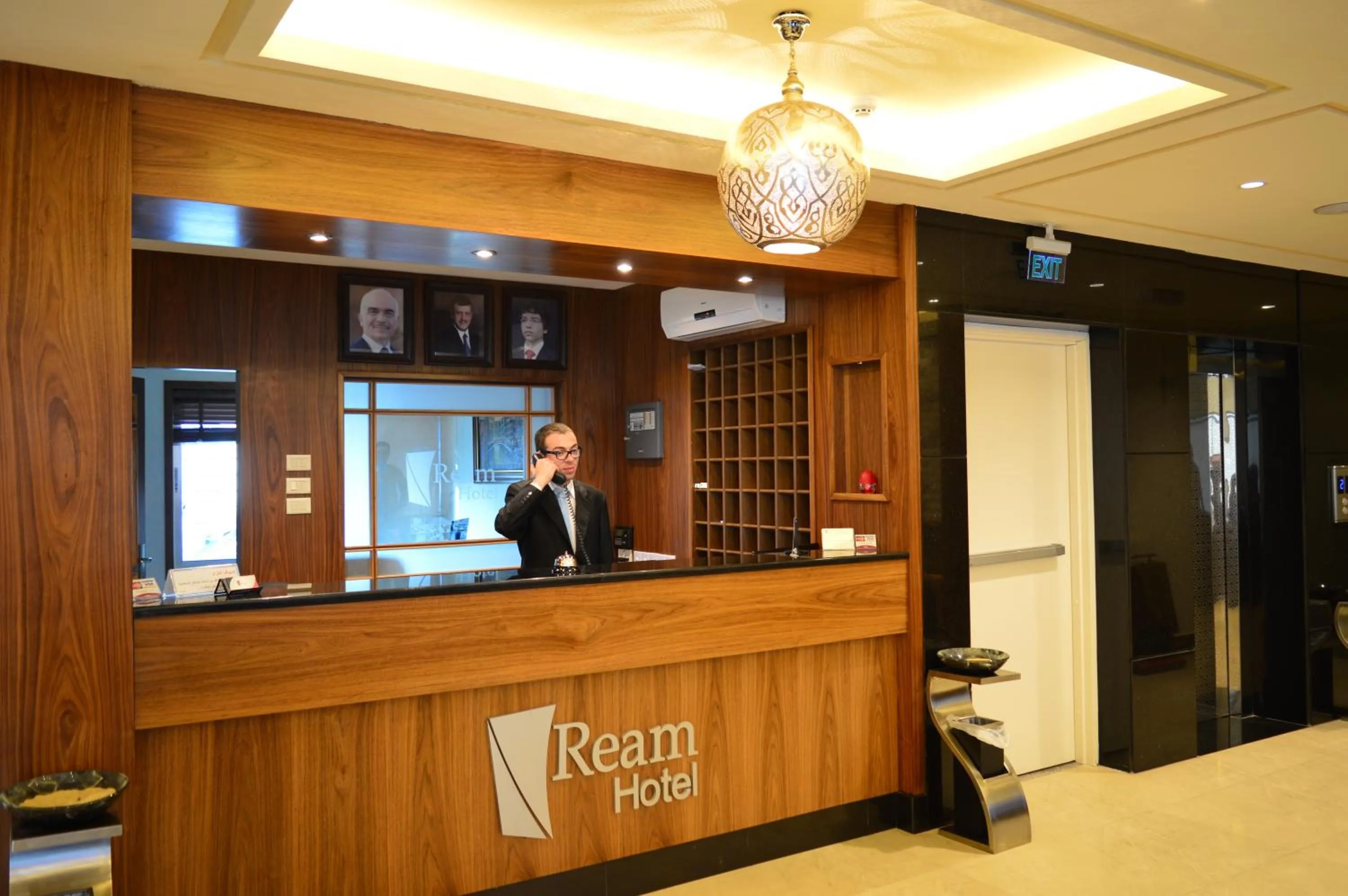 Logo/Certificate/Sign in Ream Hotel Amman