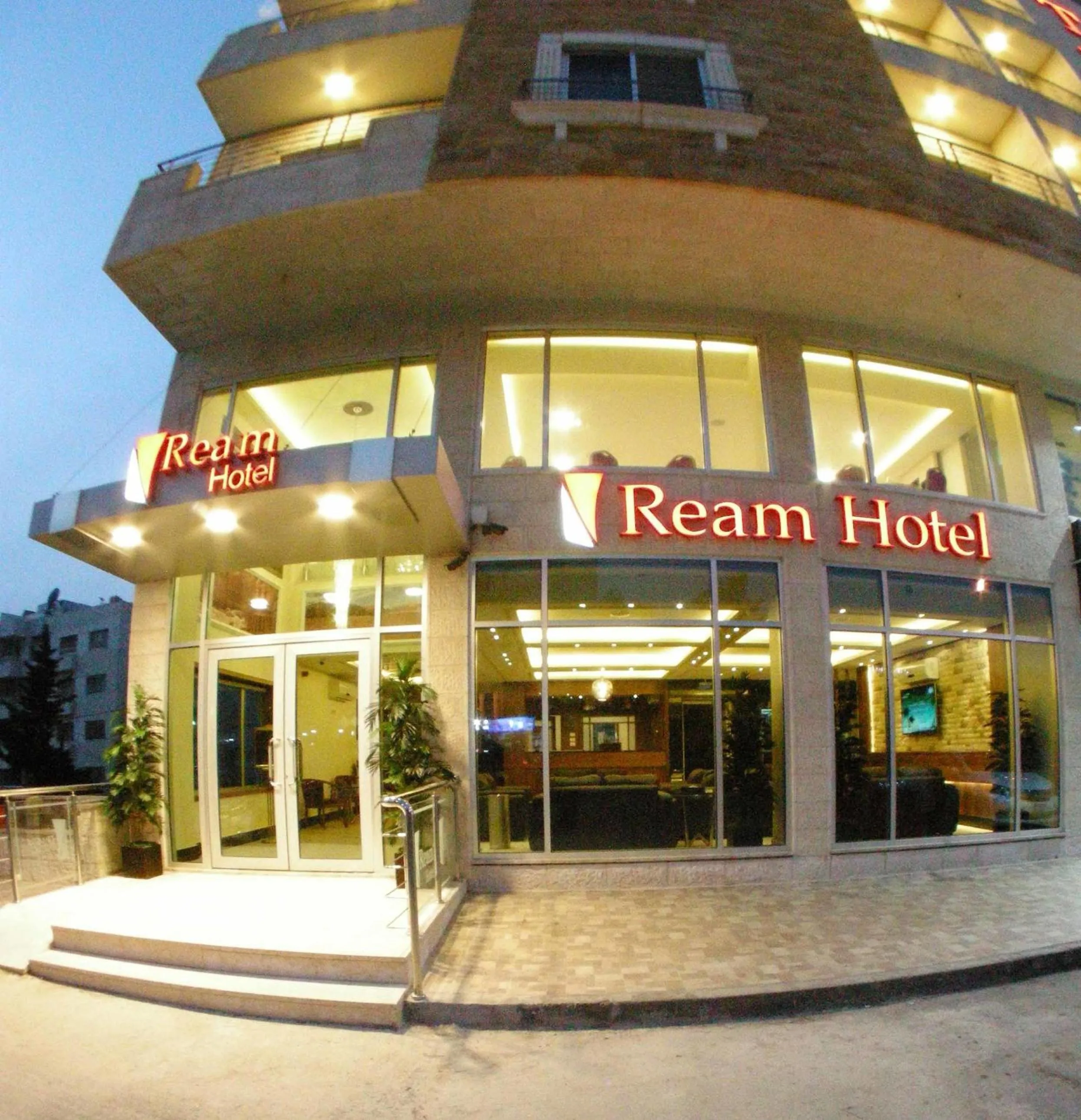 Restaurant/places to eat in Ream Hotel Amman