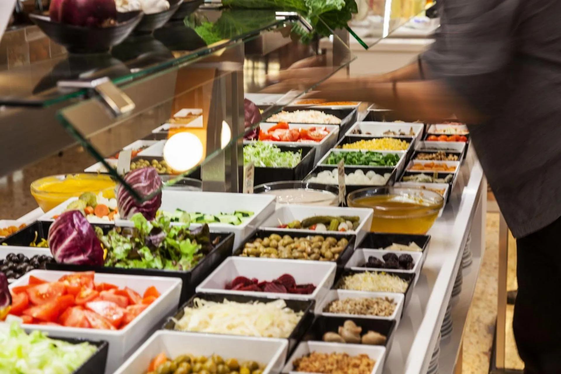 Restaurant/places to eat in Hotel Xaine Park