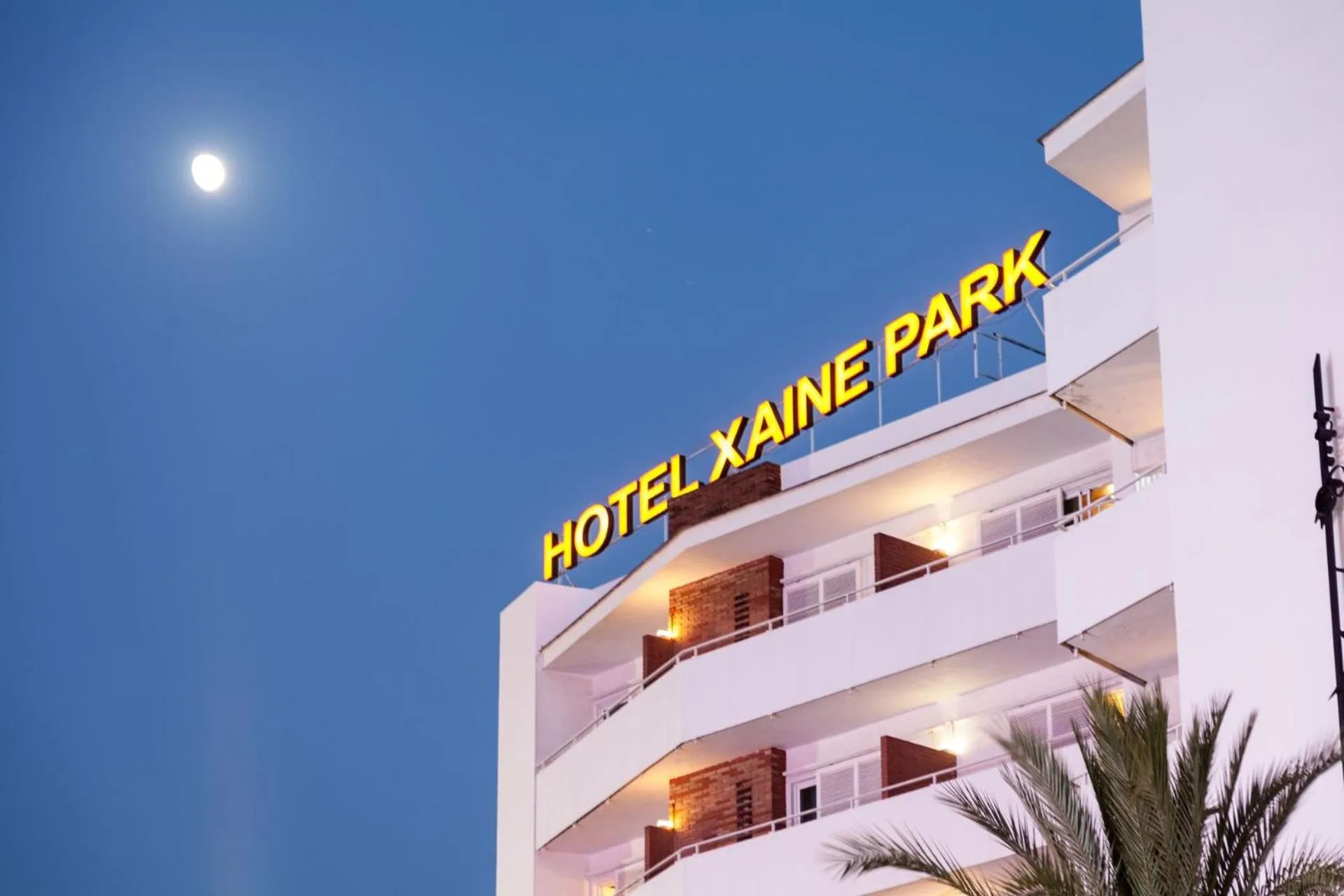Property building in Hotel Xaine Park