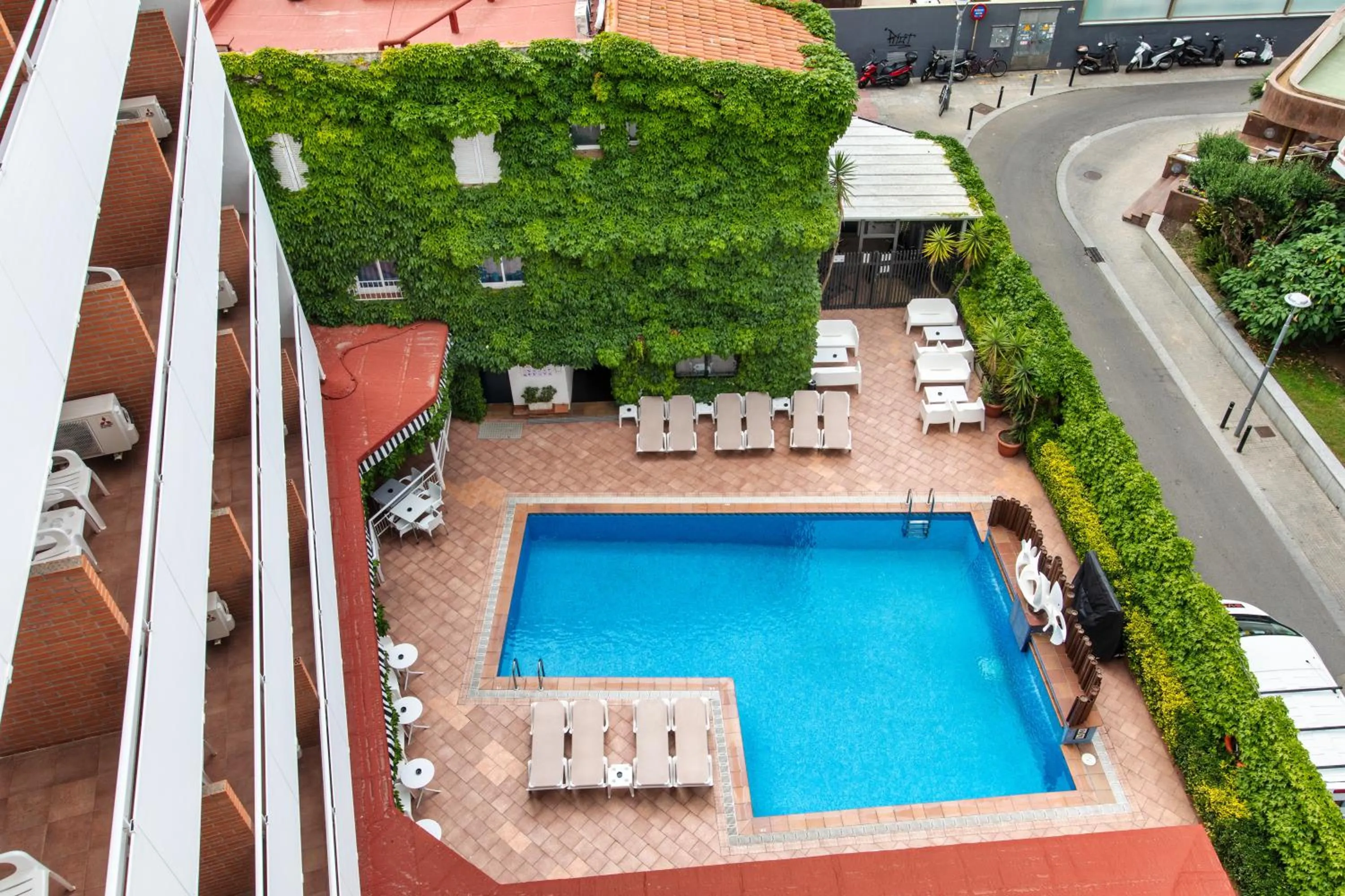 Swimming pool in Hotel Xaine Park