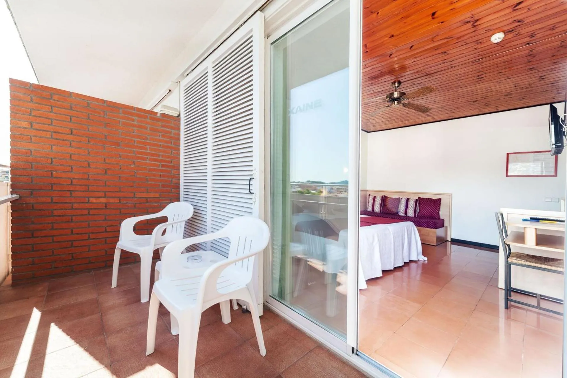 Photo of the whole room in Hotel Xaine Park