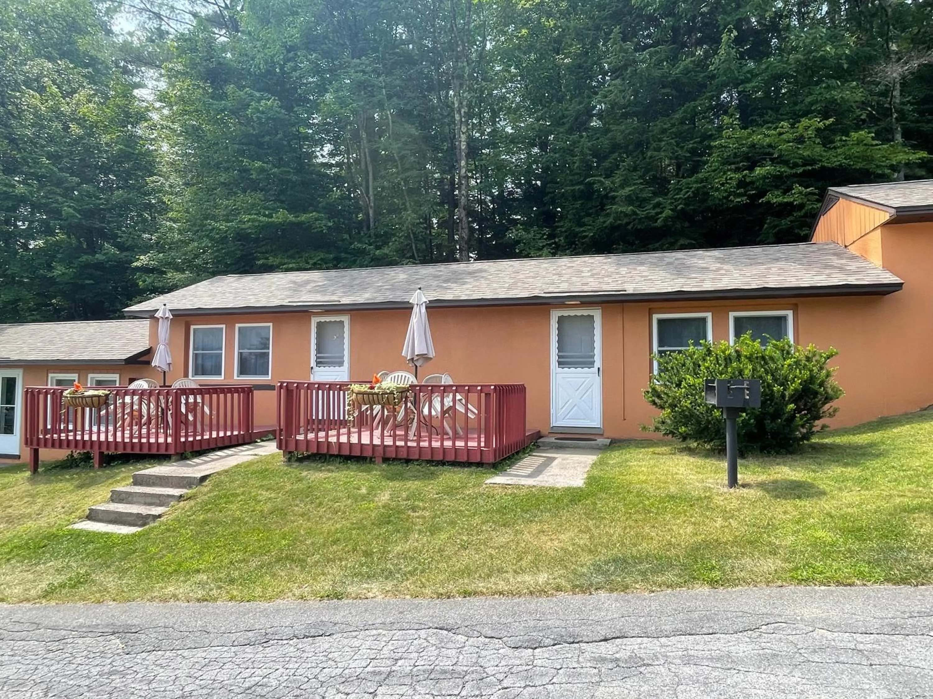 Hill View Motel and Cottages