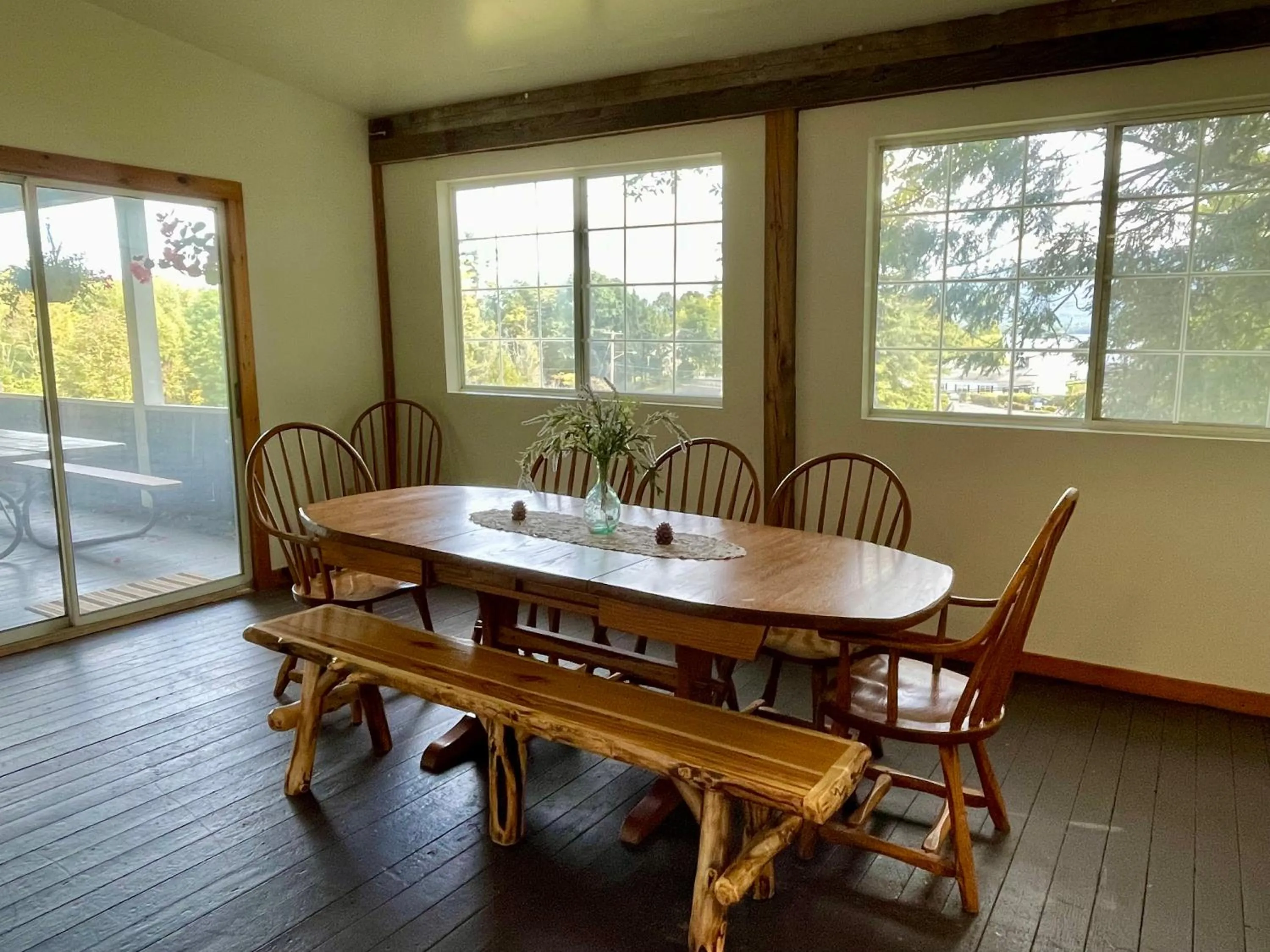 Hill View Motel and Cottages