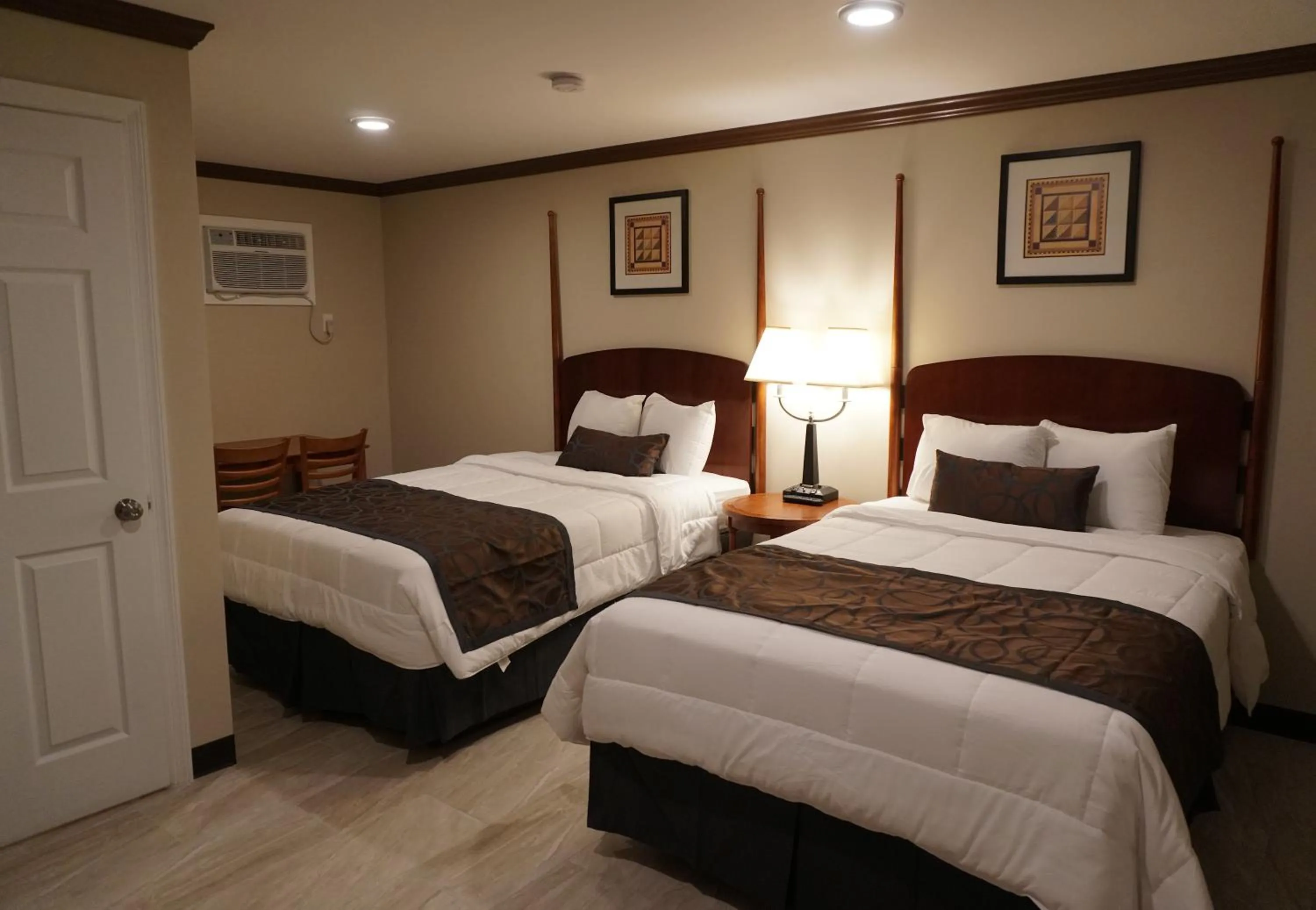 Bedroom, Bed in Beachside Resort