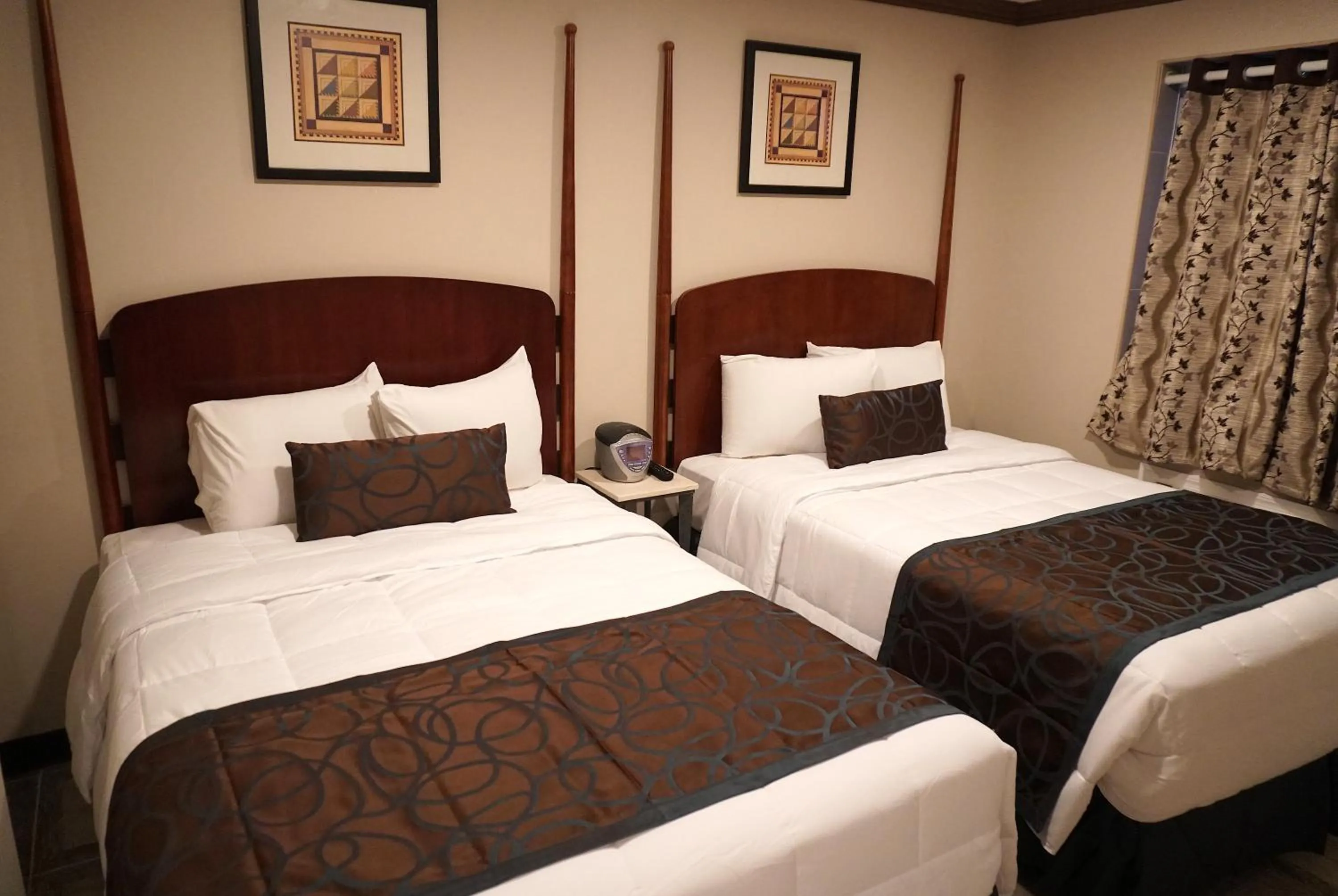 Bedroom, Bed in Beachside Resort