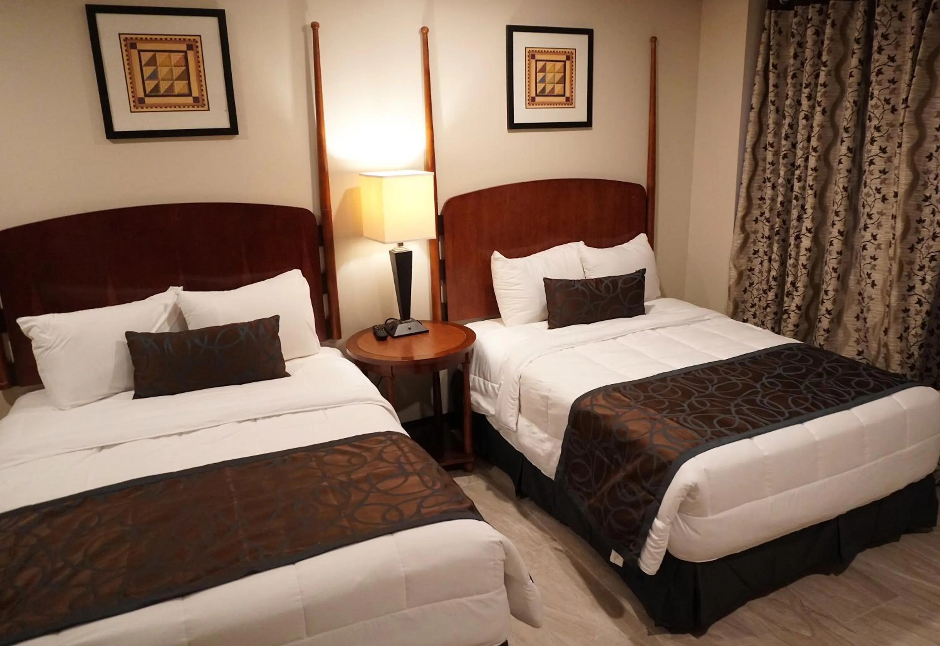 Bedroom, Bed in Beachside Resort