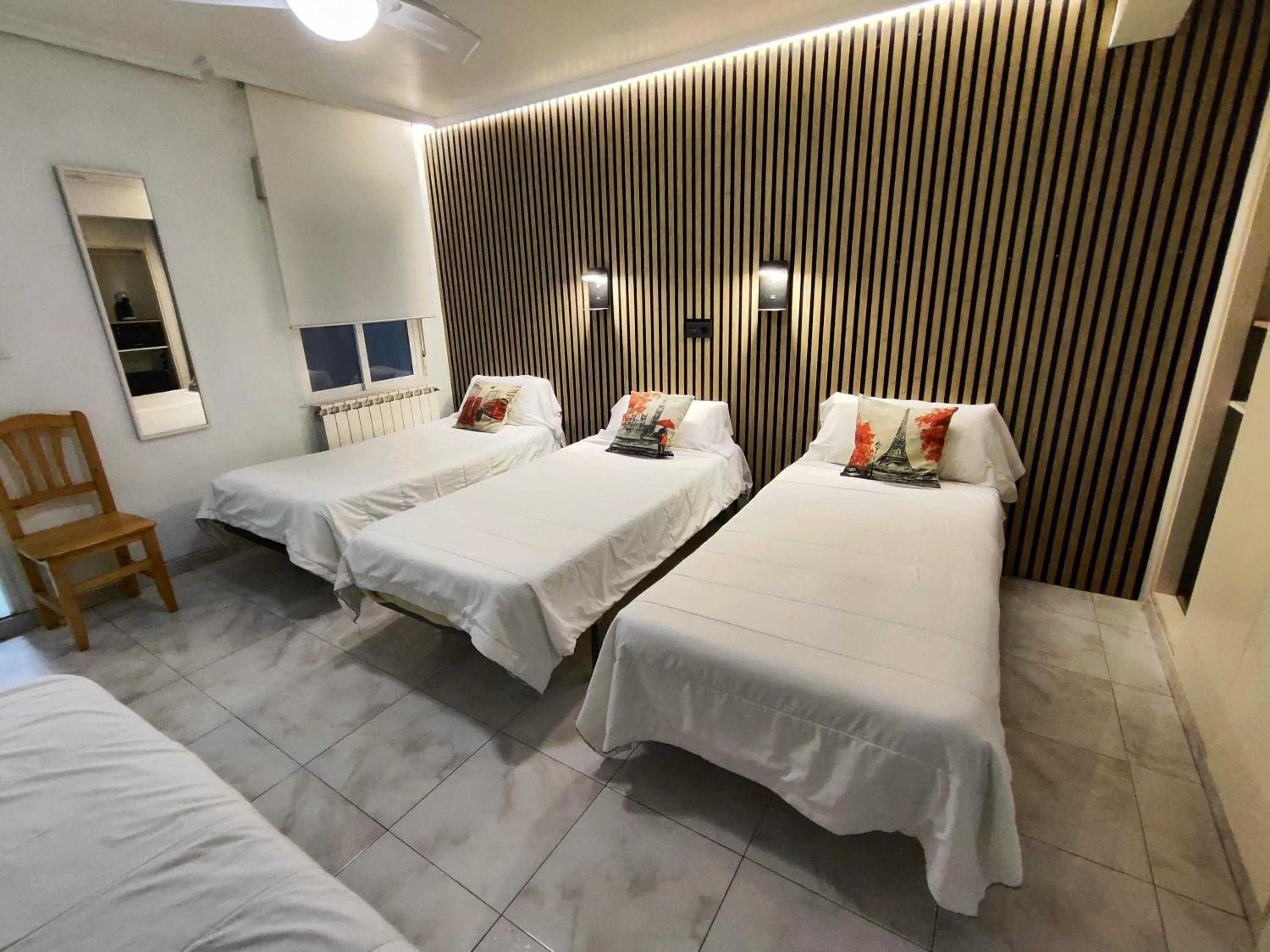 Quadruple Room in Hostal Lucy