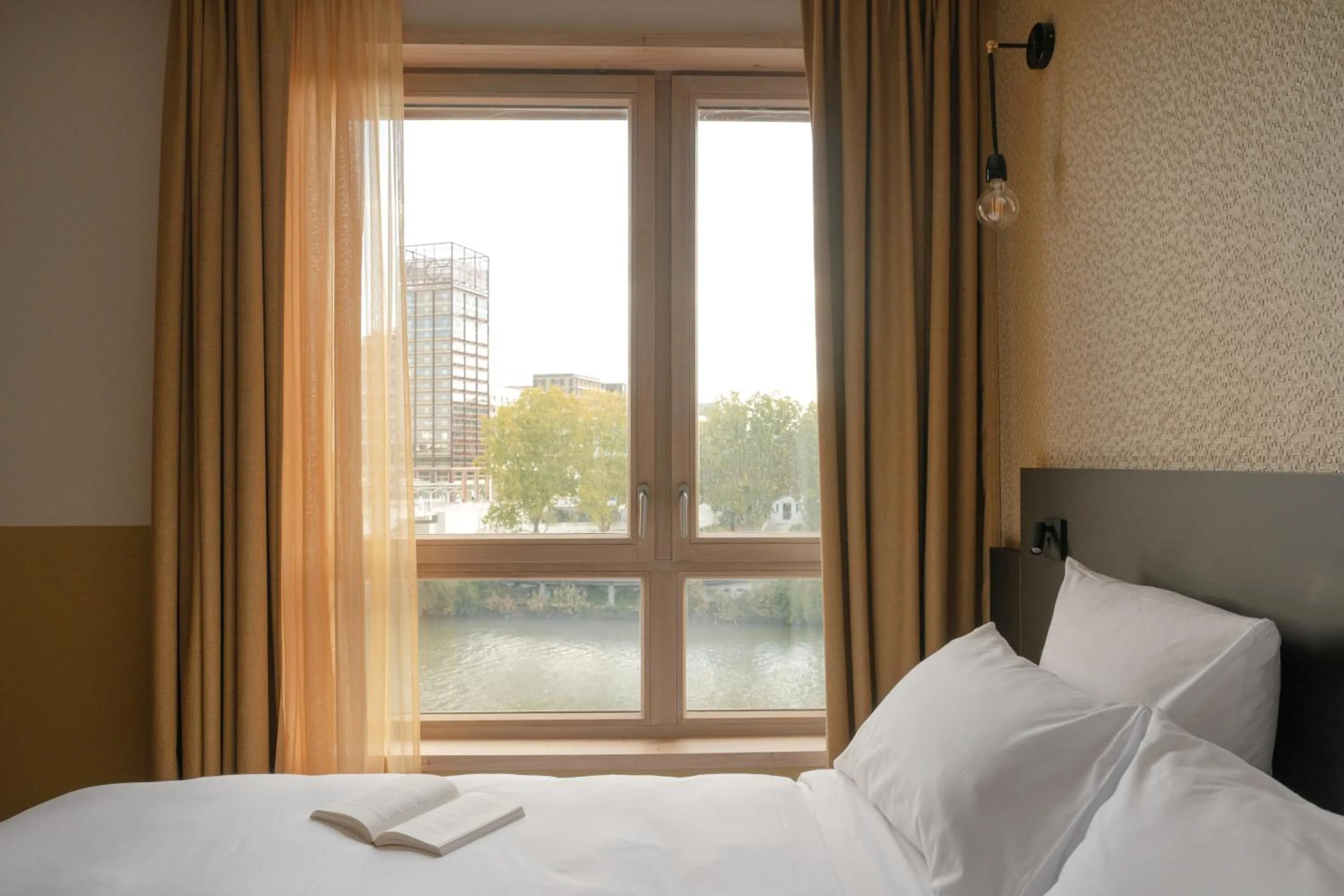 Bed in All Suites Hôtel - Paris Pleyel - L'Île Saint Denis