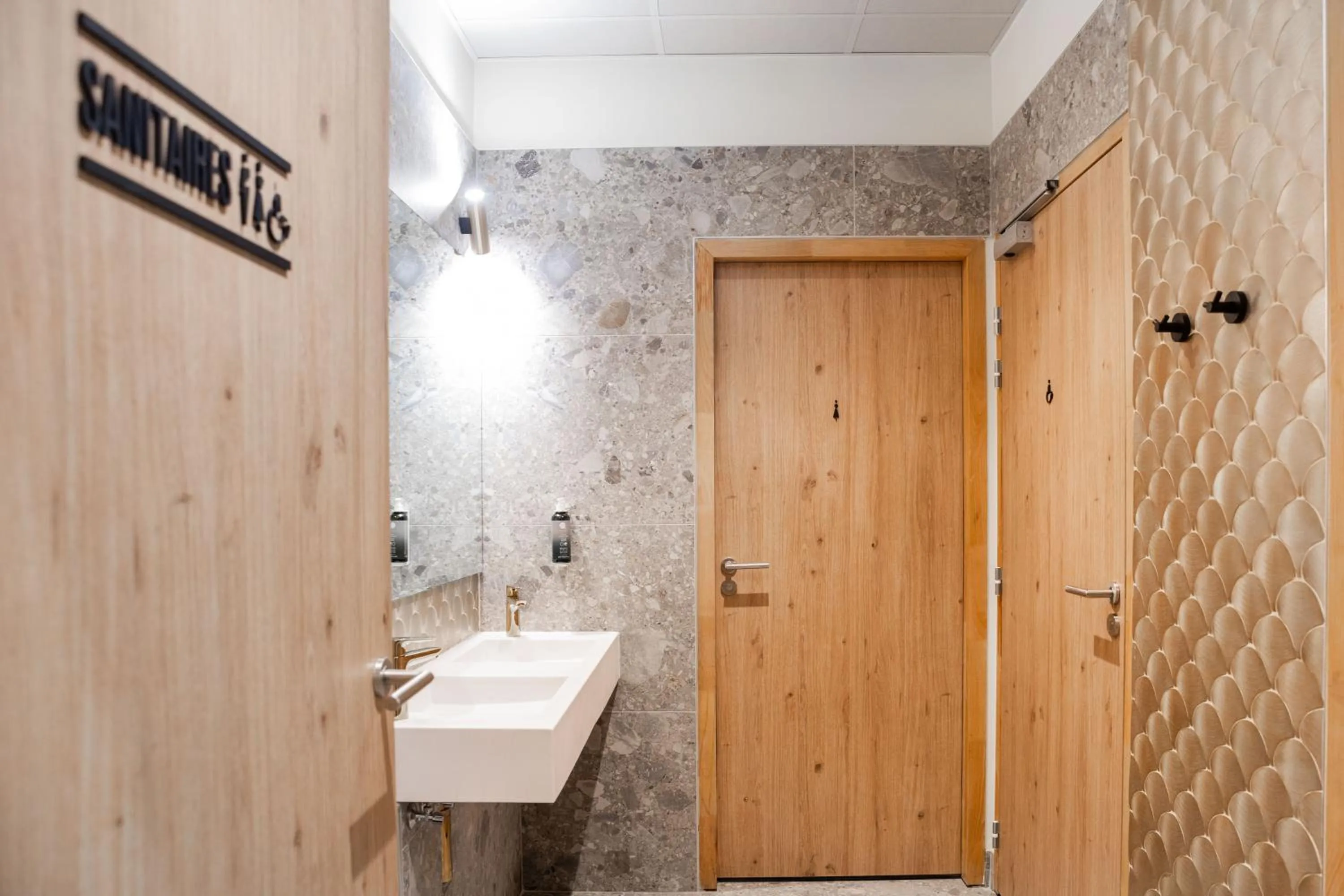 Toilet in All Suites Hôtel - Paris Pleyel - L'Île Saint Denis