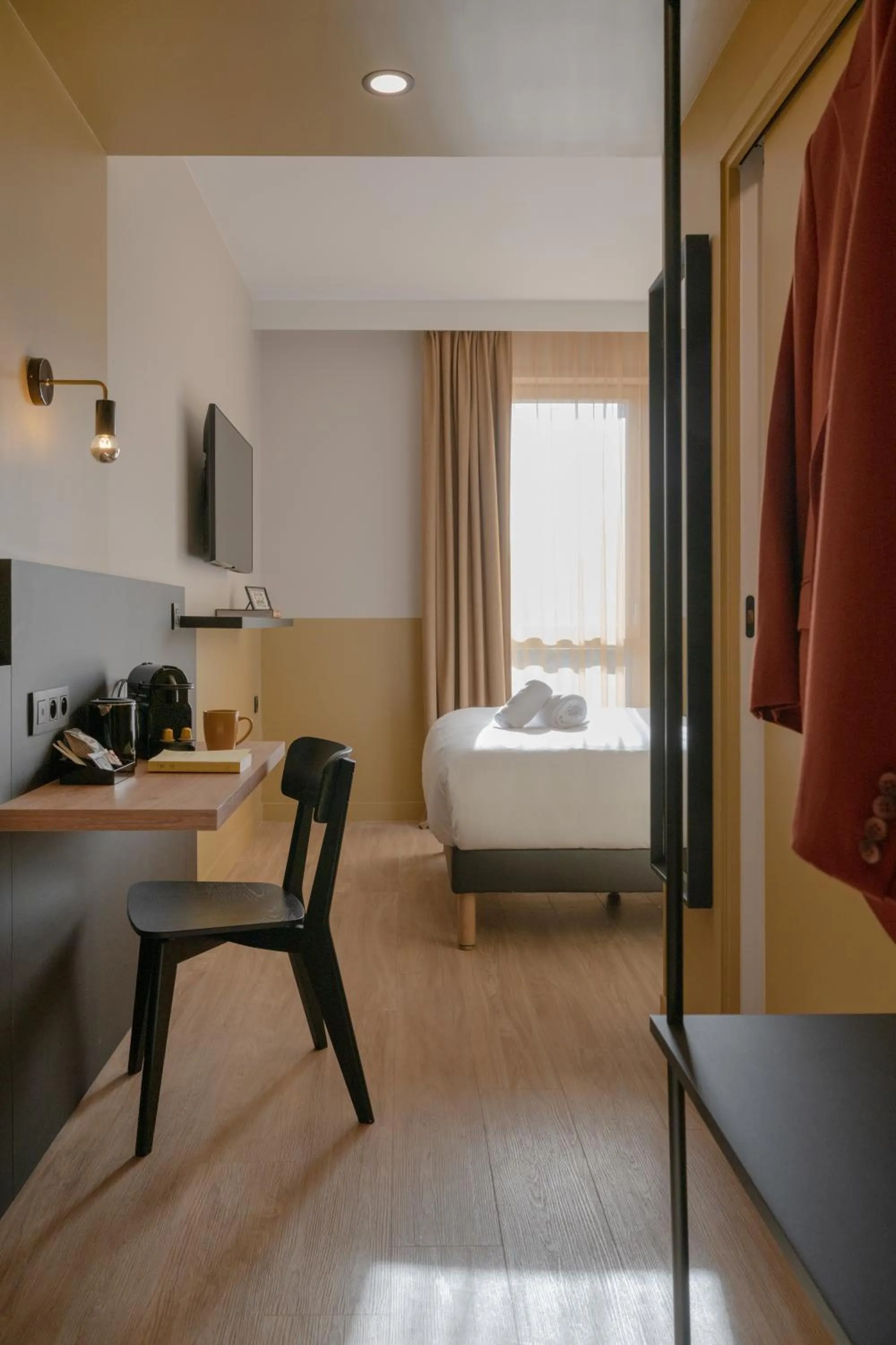 Photo of the whole room, Bed in All Suites Hôtel - Paris Pleyel - L'Île Saint Denis