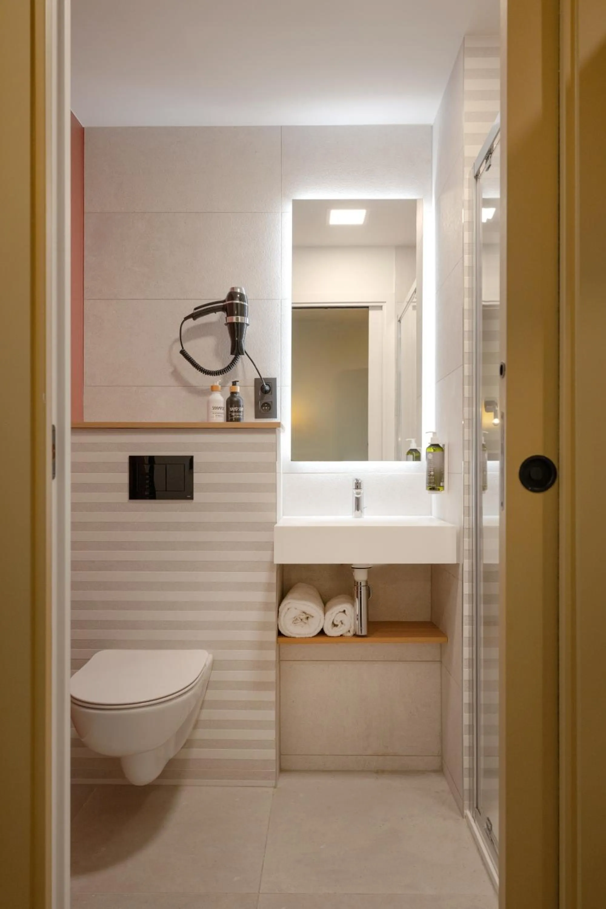 Bathroom in All Suites Hôtel - Paris Pleyel - L'Île Saint Denis